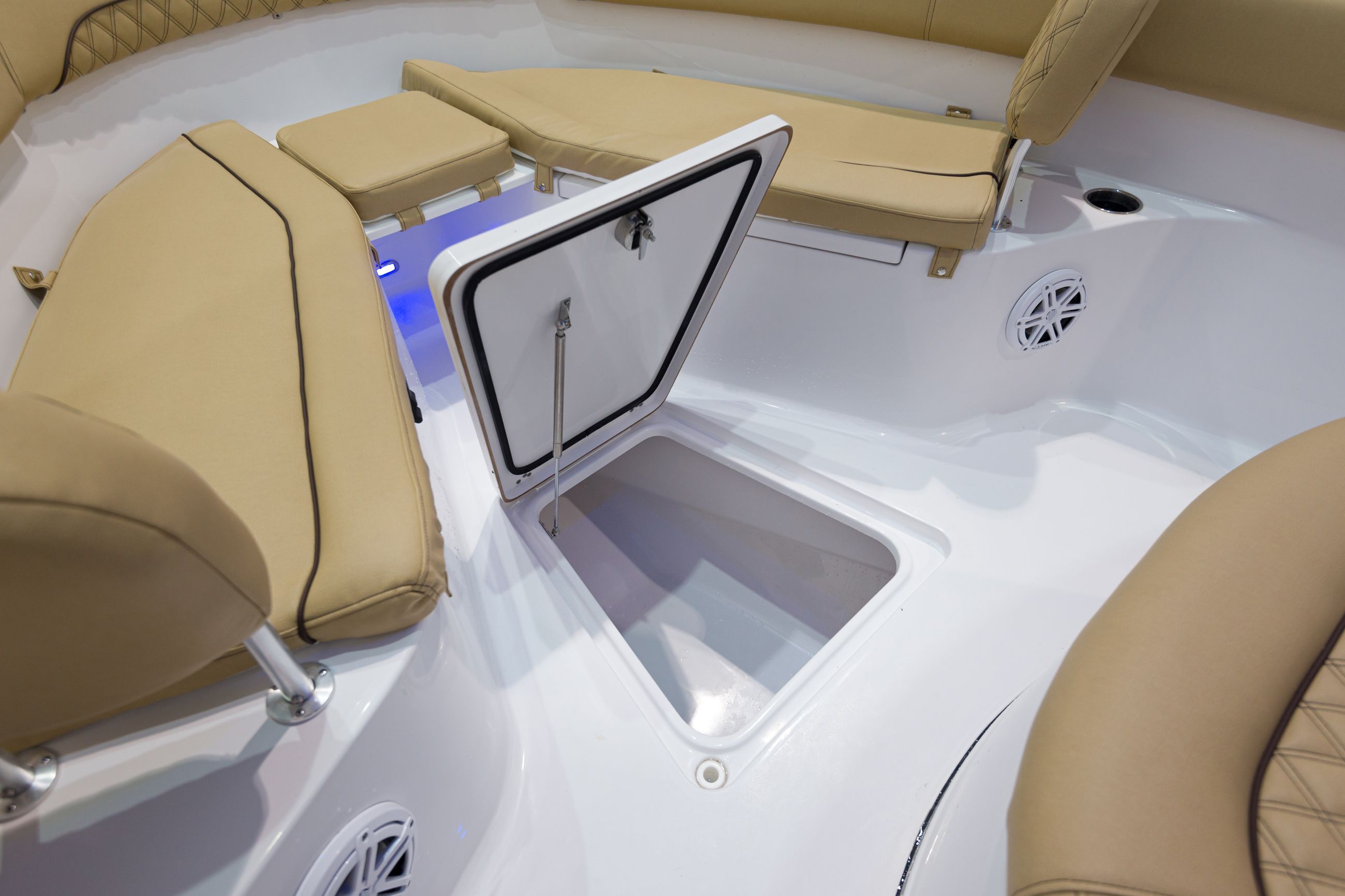 Open 252 Center Console · Features Sportsman Boats