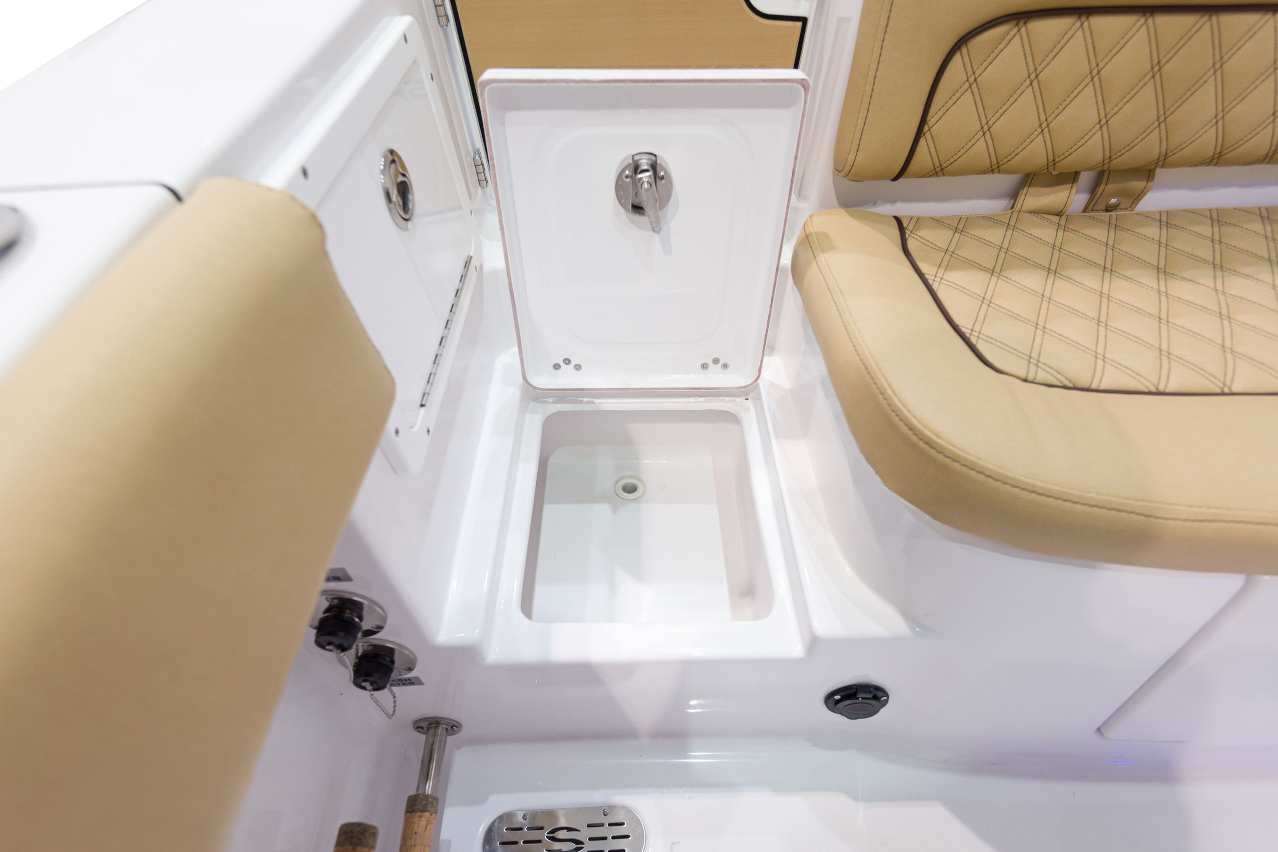 Detail image of Transom Entry Storage