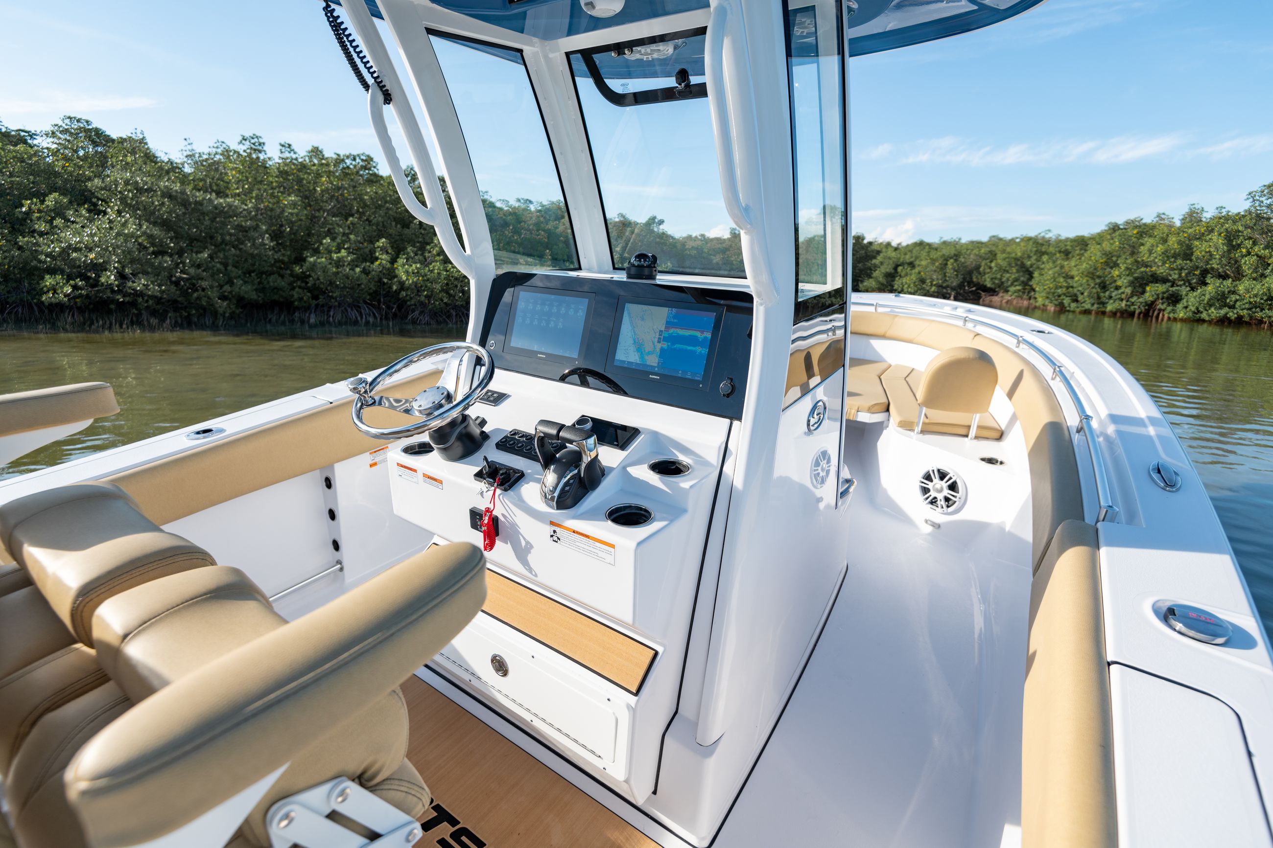 Open 252 Center Console · Features | Sportsman Boats