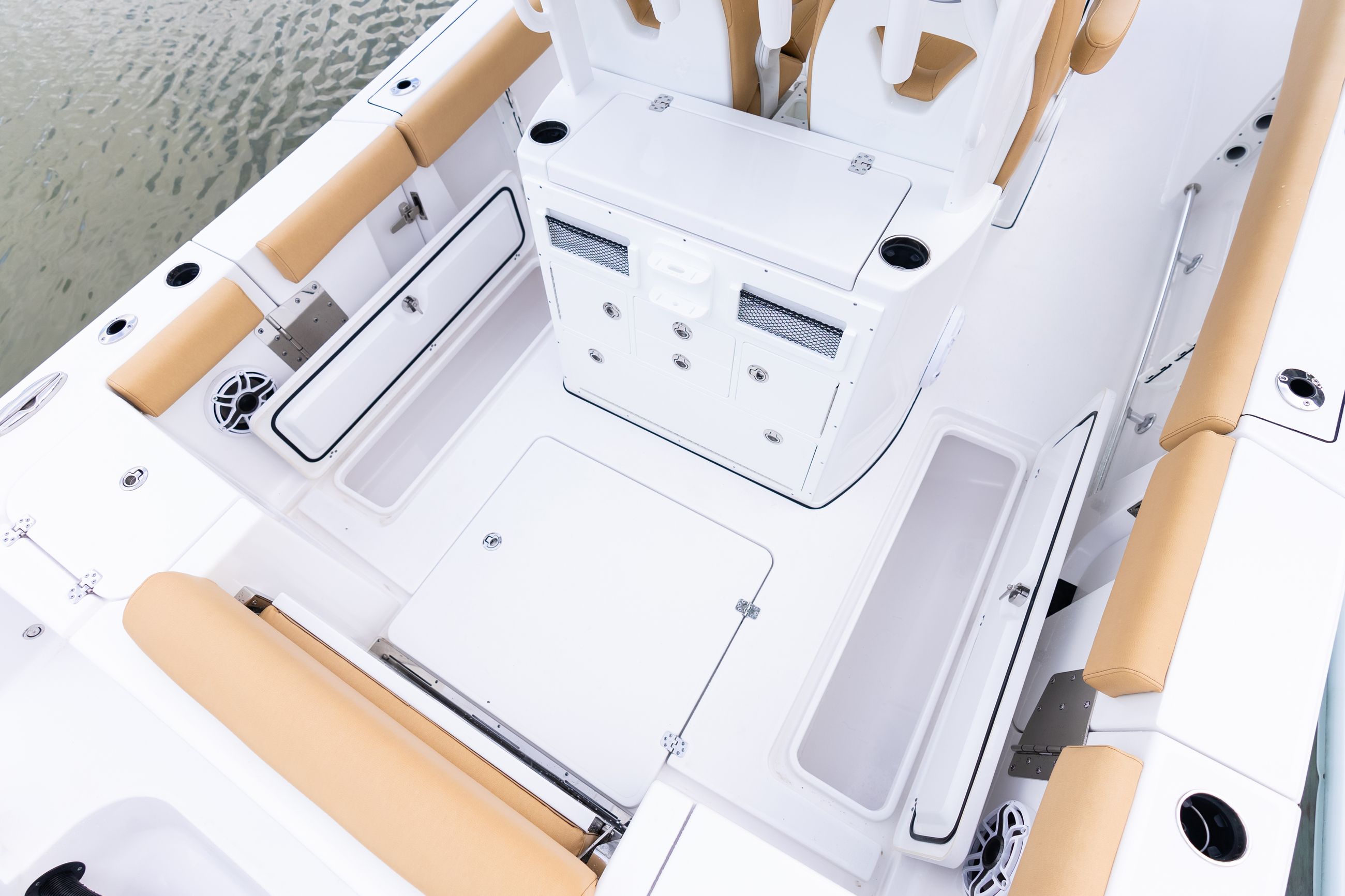 Open 282 Center Console · Features Sportsman Boats