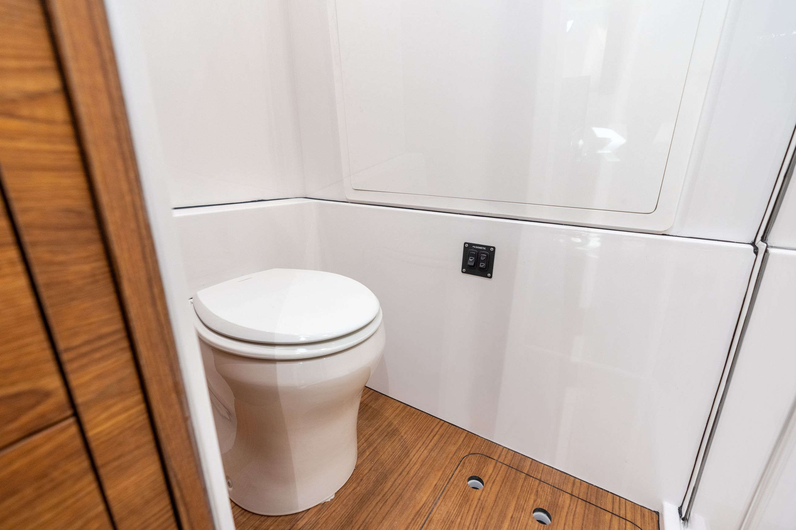 Detail image of Porcelain Head w/ Overboard Discharge & Pump Out