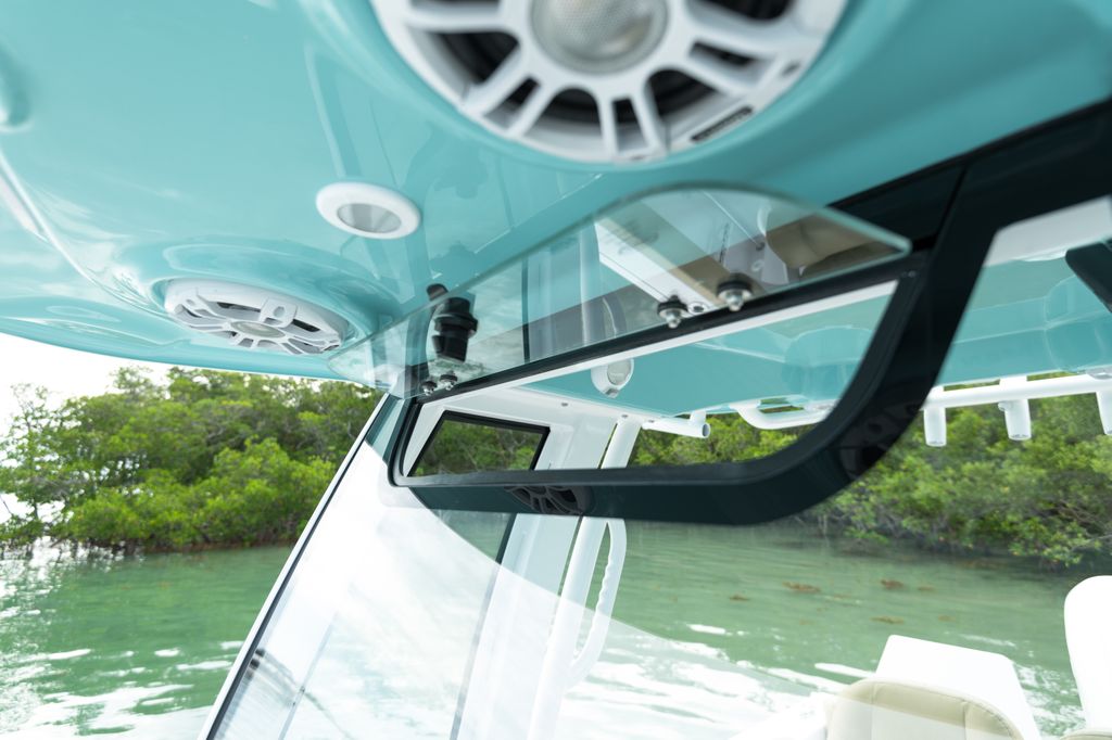 Detail image of Integrated Tempered Glass Windshield w/ Manual Vent