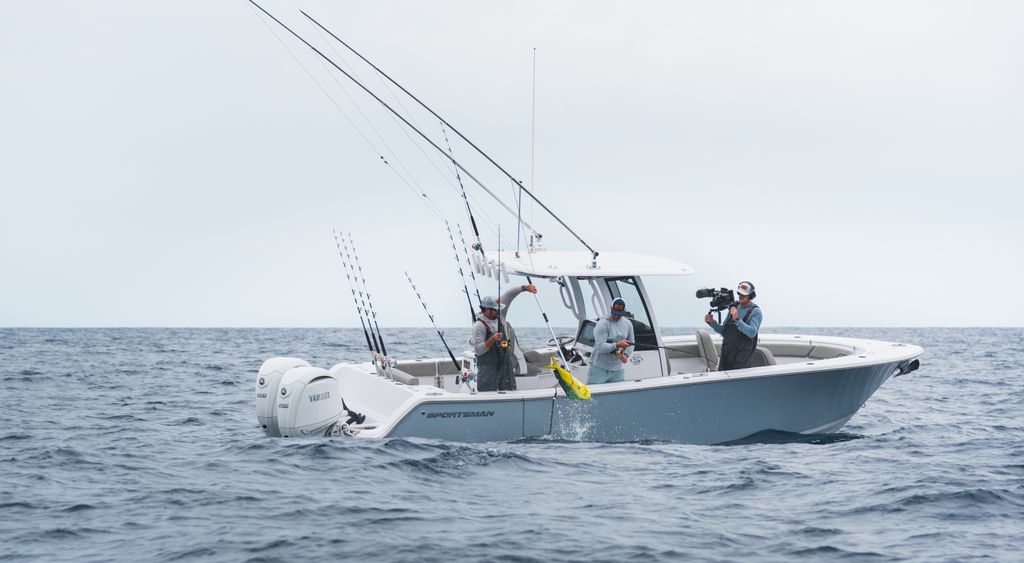 Available images, videos and user submitted videos for the 262-center-console