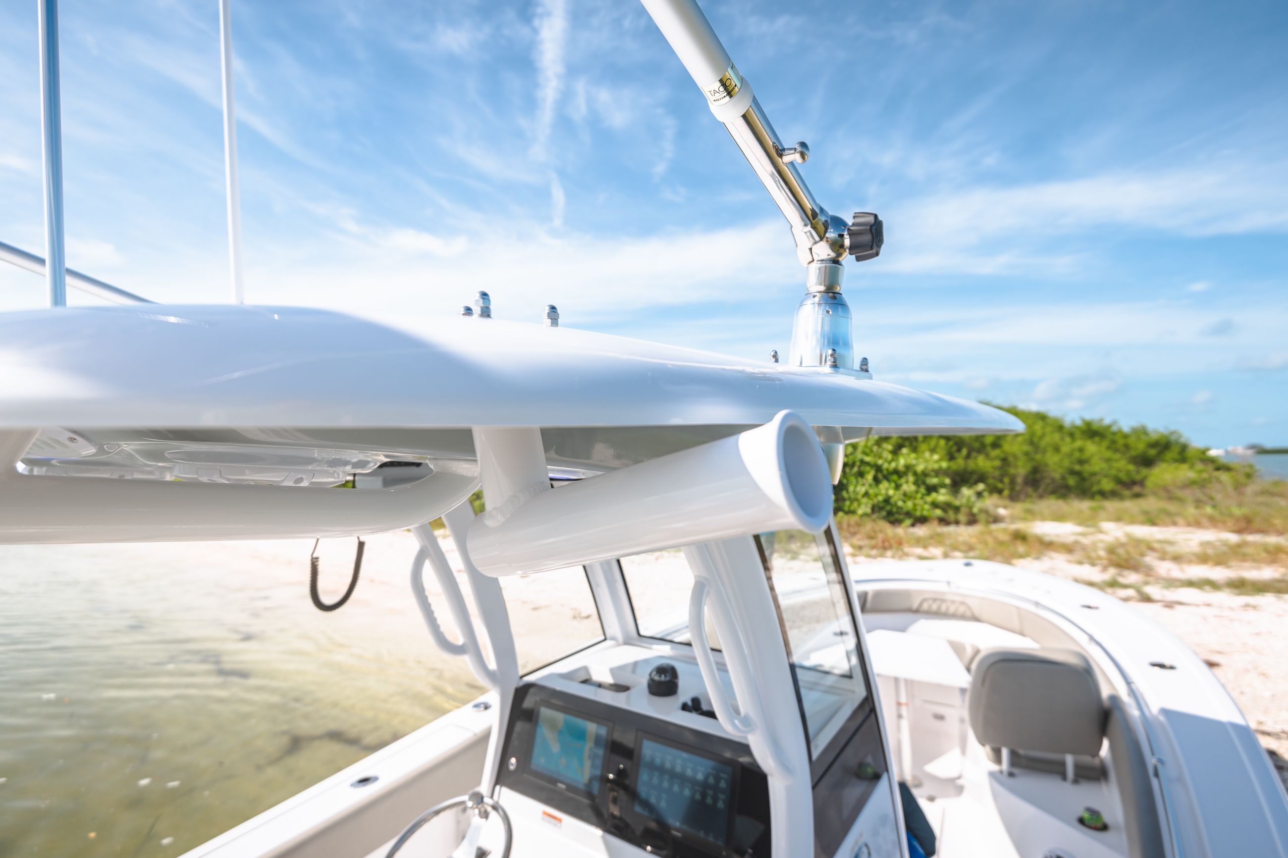 Open 262 Center Console · Features