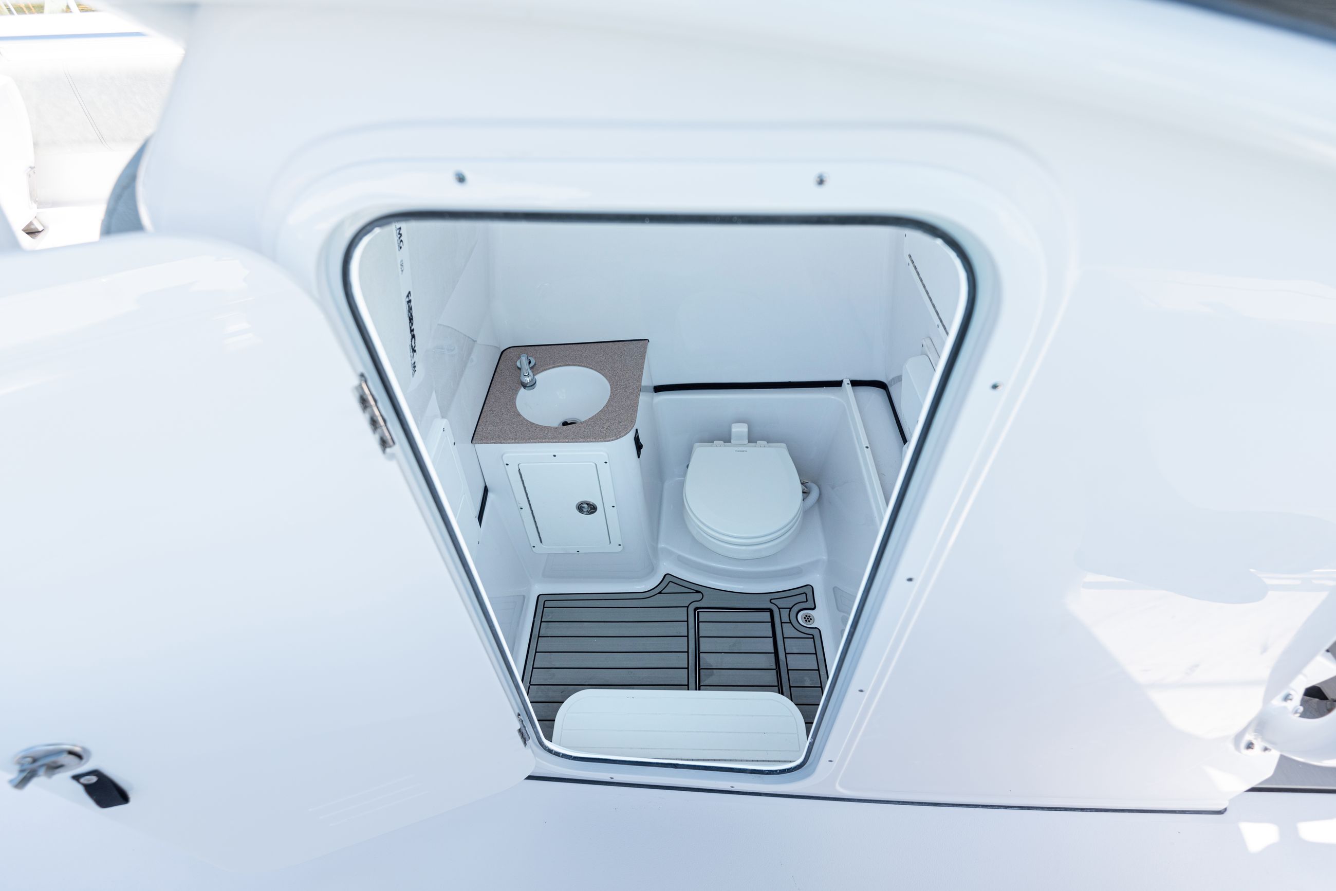 Open 312 Center Console · Features Sportsman Boats