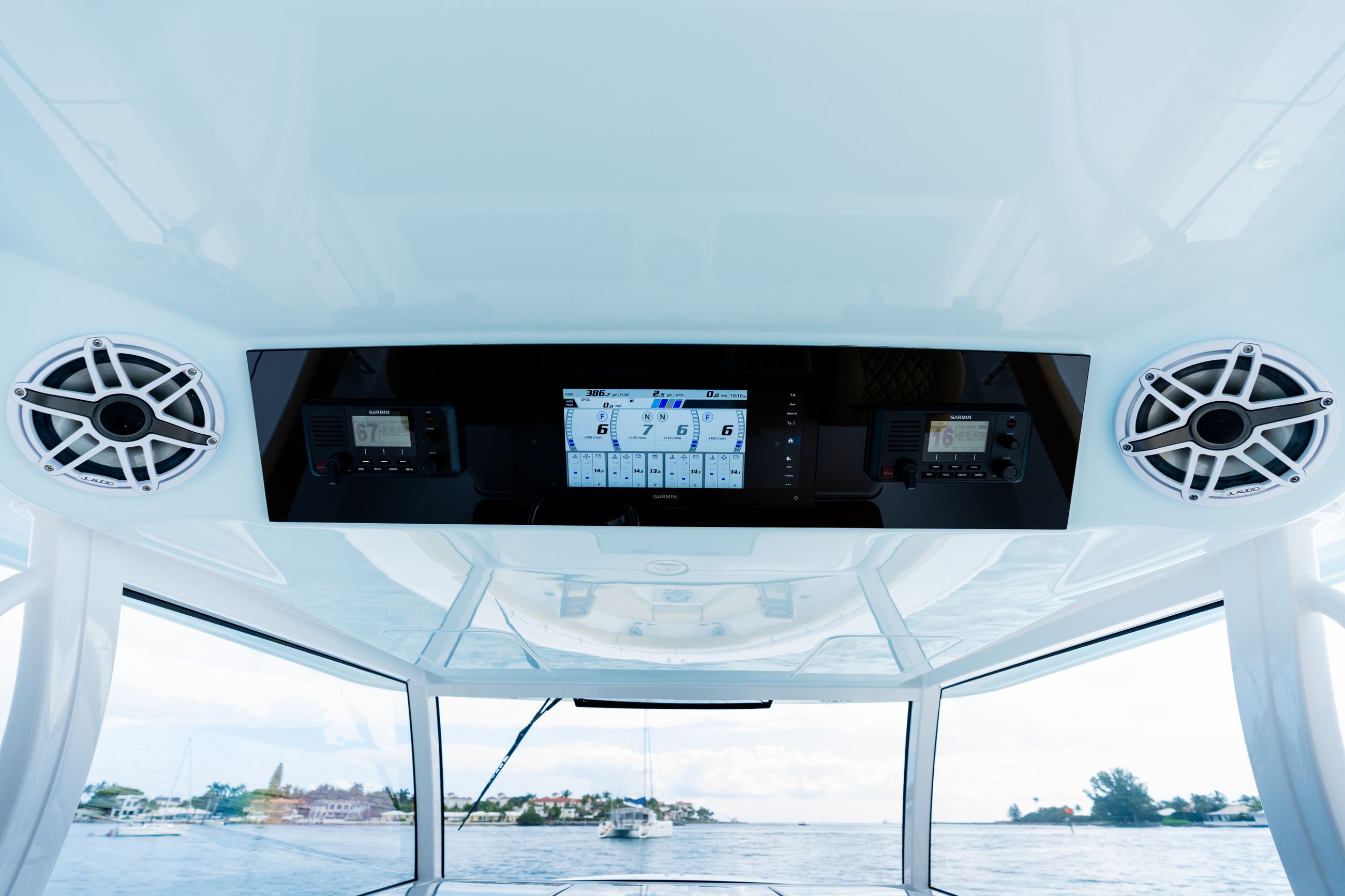 Detail image of Garmin GPSMAP® Ultra-Wide 1543xsv