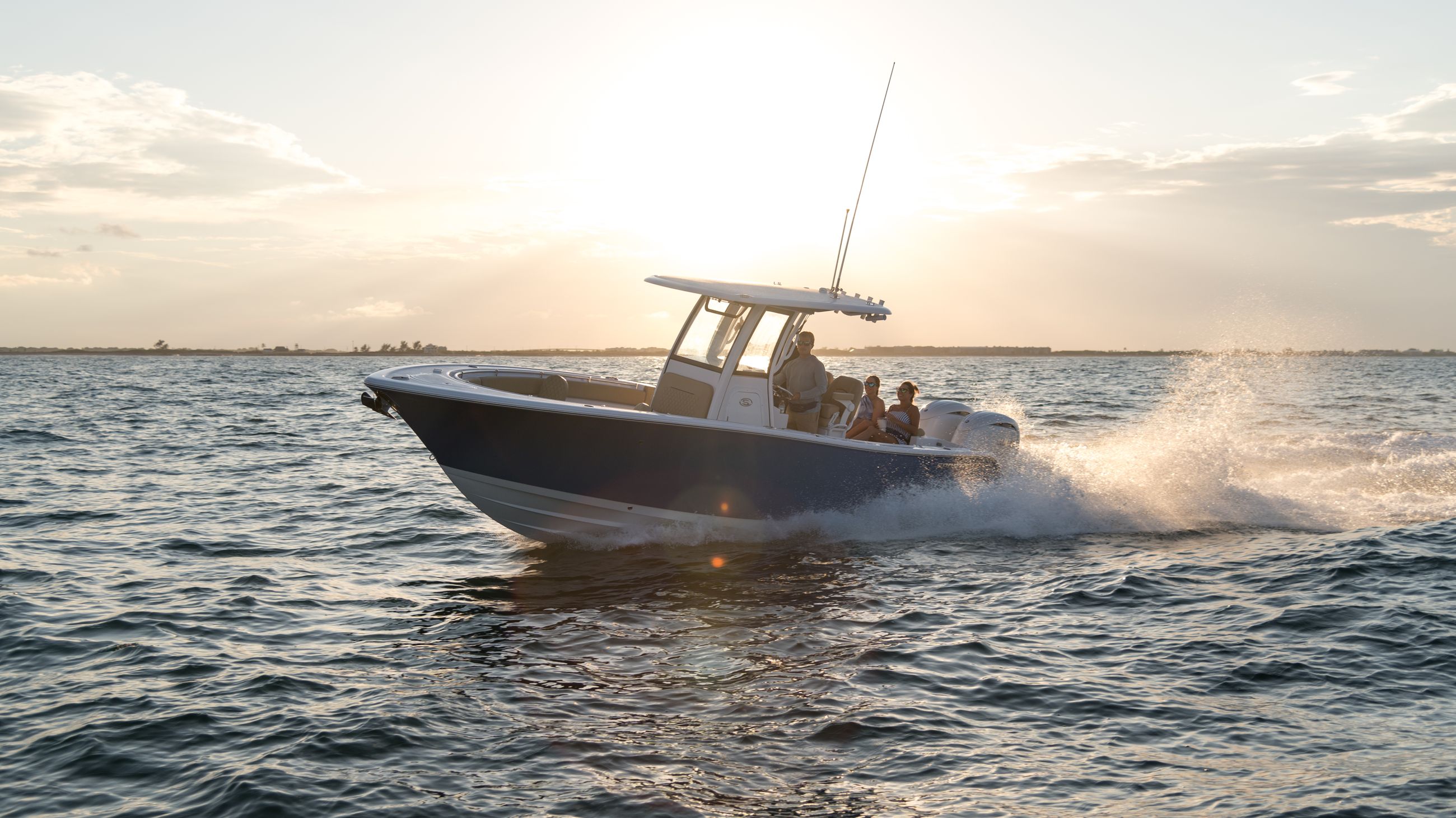 Open 252 Center Console · Features