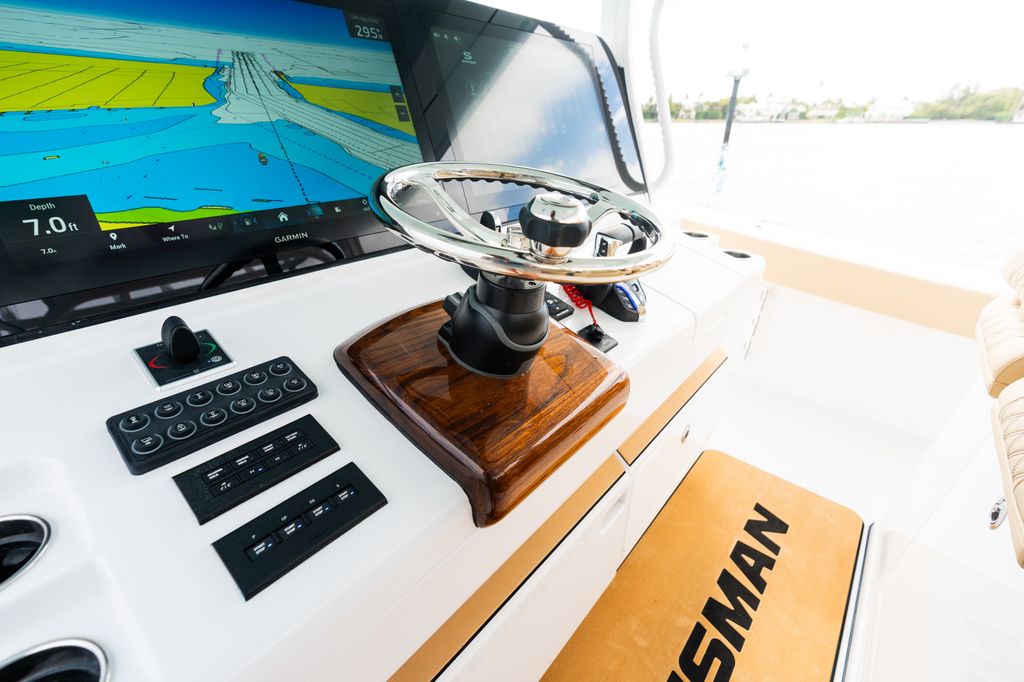 Detail image of Edson 13” Steering Wheel With Powerknob