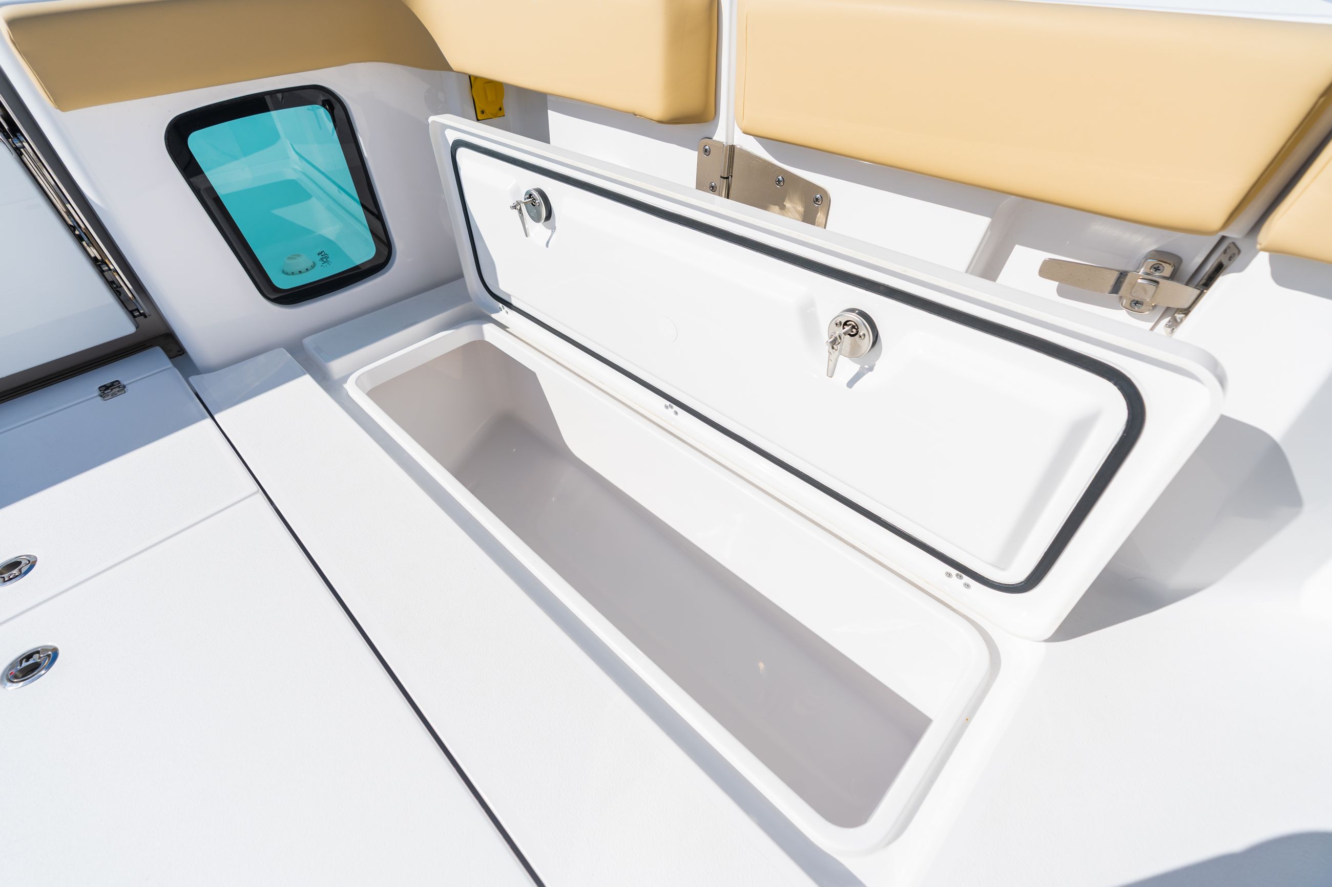 Detail image of 295-quart Insulated & Macerated In-deck Fish Boxes