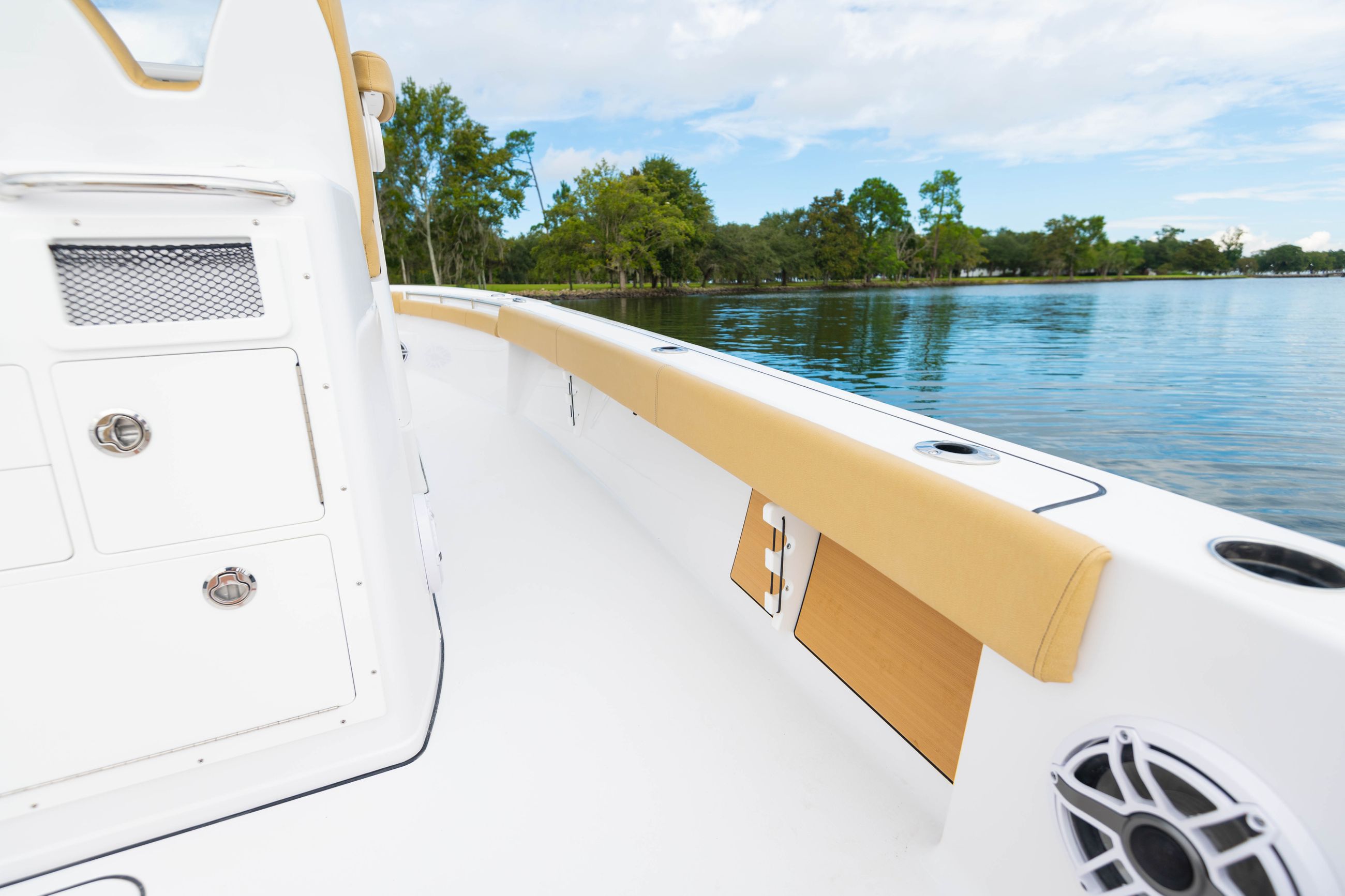 Masters 267OE Bay Boat · Features Sportsman Boats