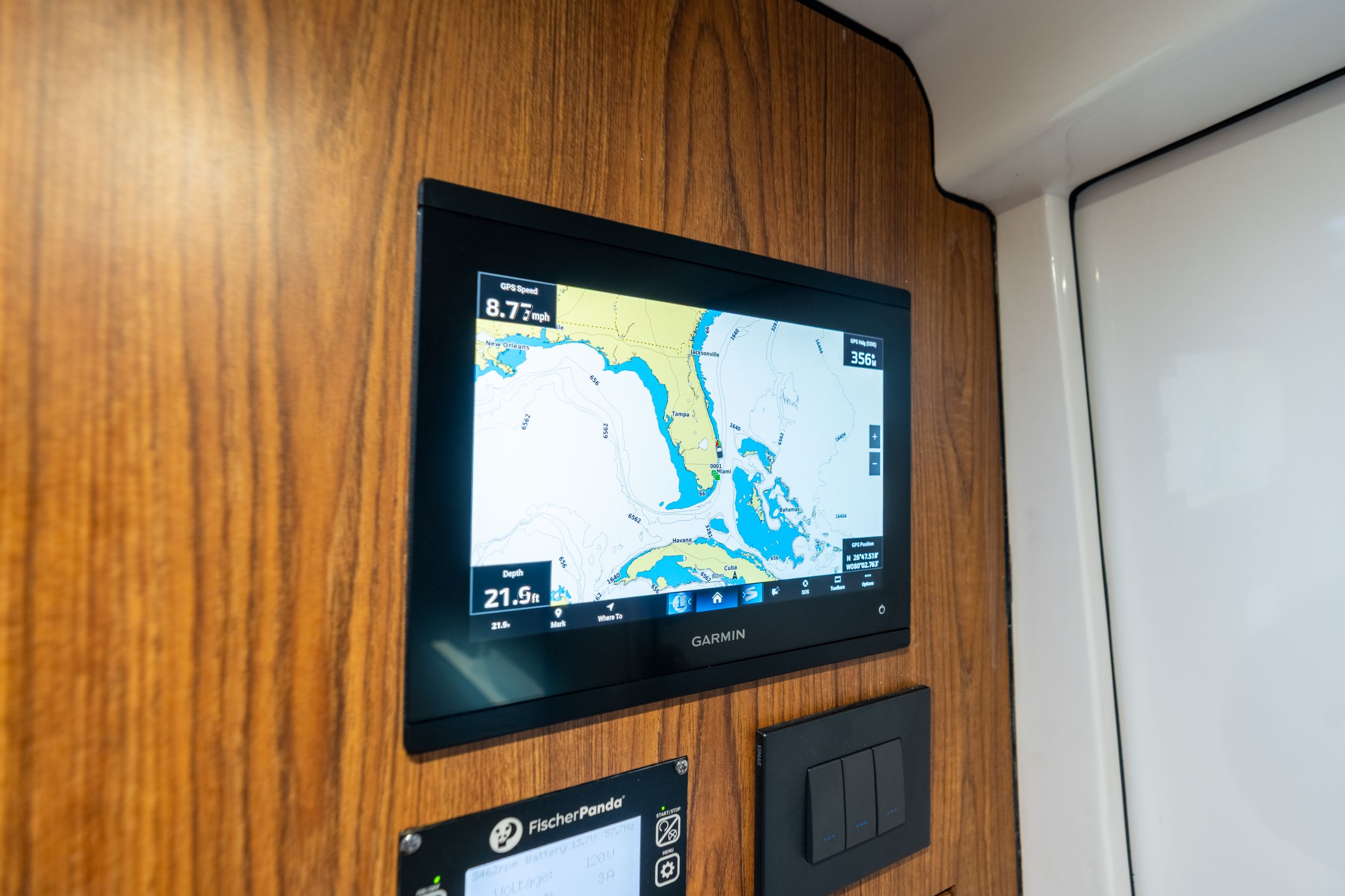 Detail image of Garmin GPSMAP® 9210xsv 10” MFD w/ BlueChart G3