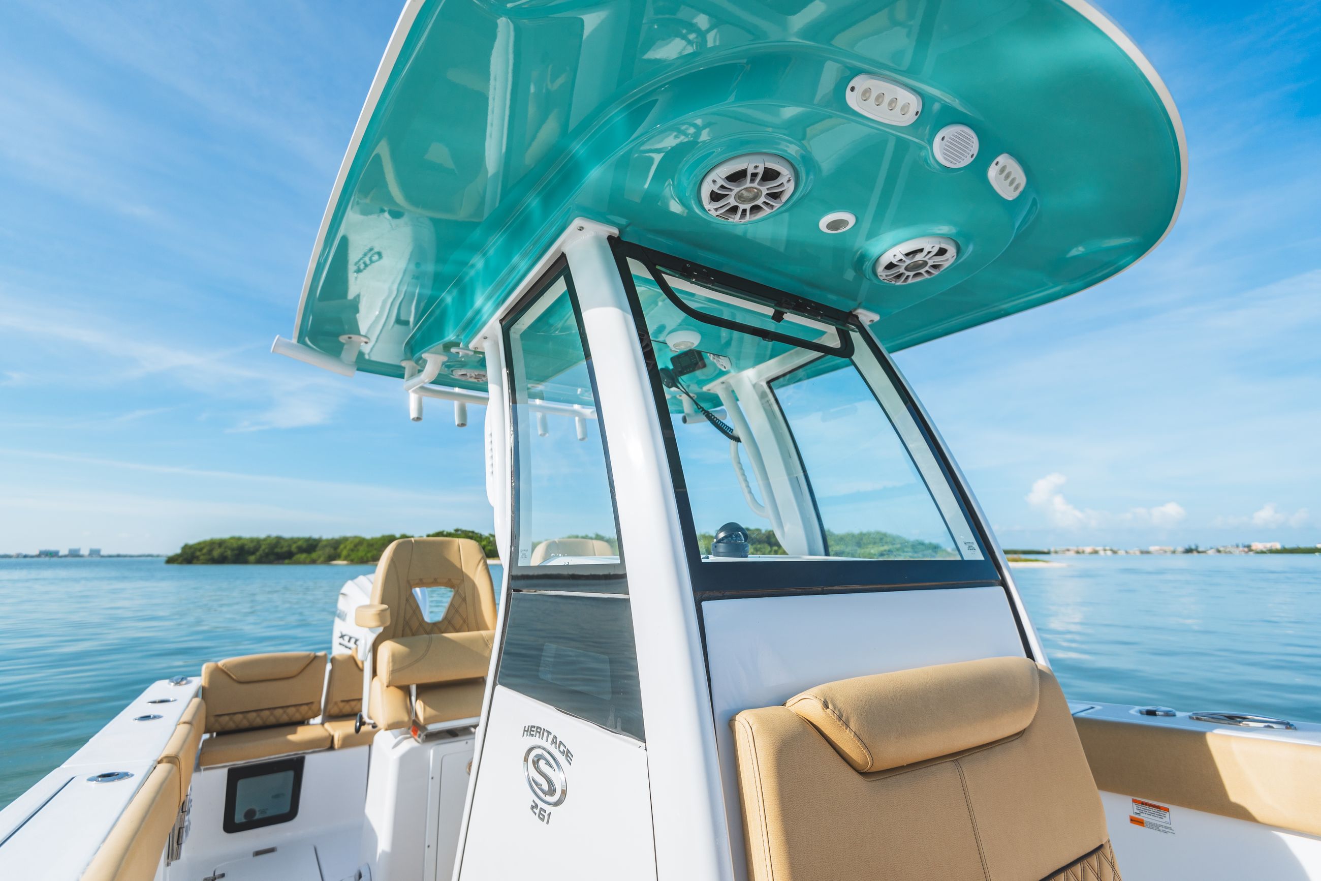 Heritage 261 Center Console · Features