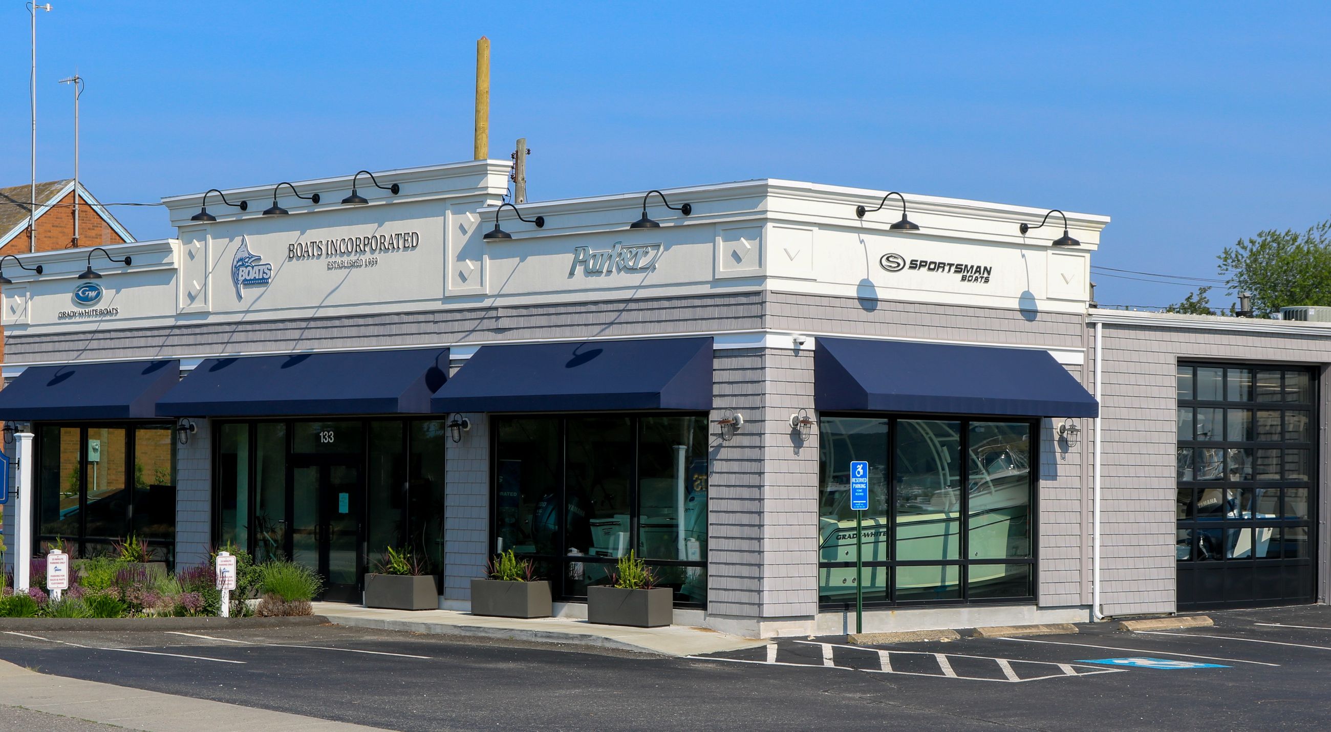 Store front image for the dealership located at Niantic, CT