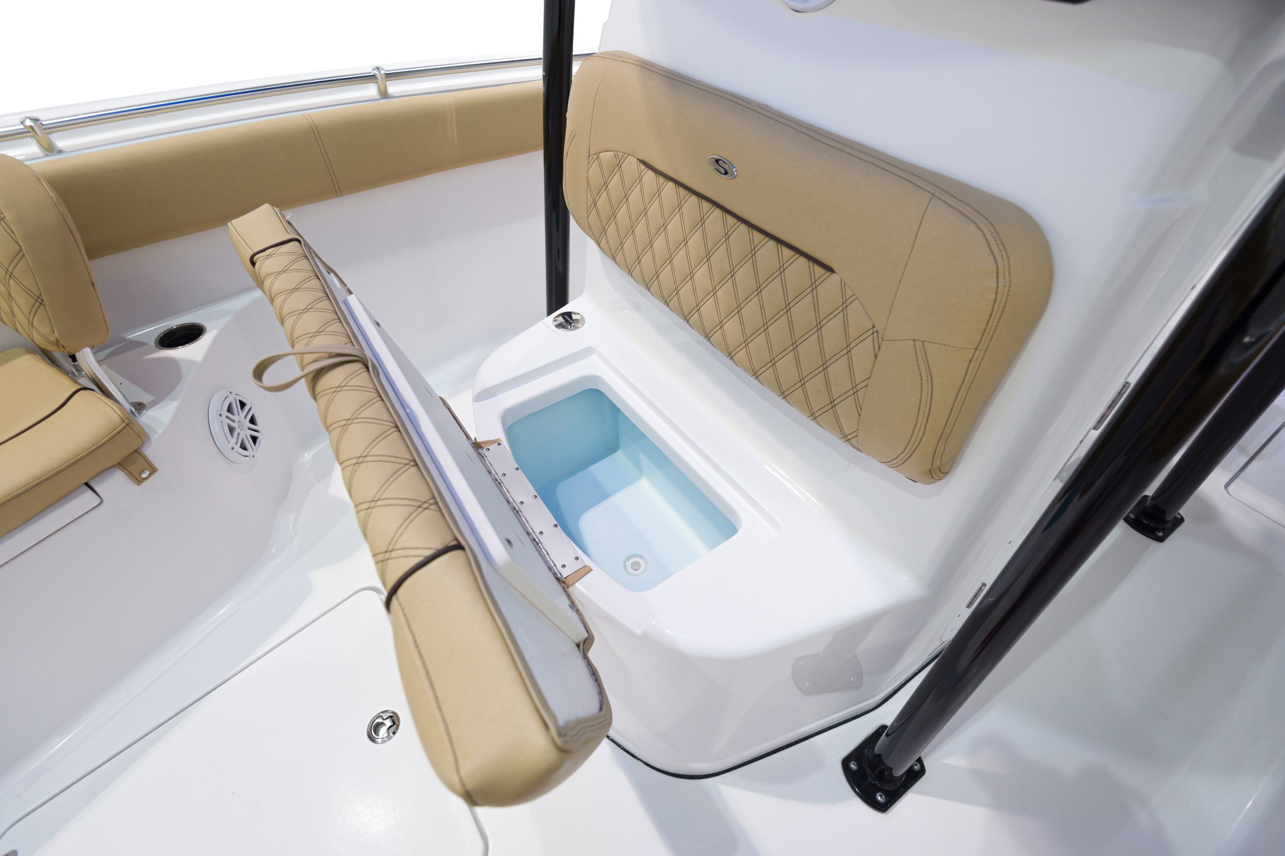 Open 252 Center Console · Features Sportsman Boats