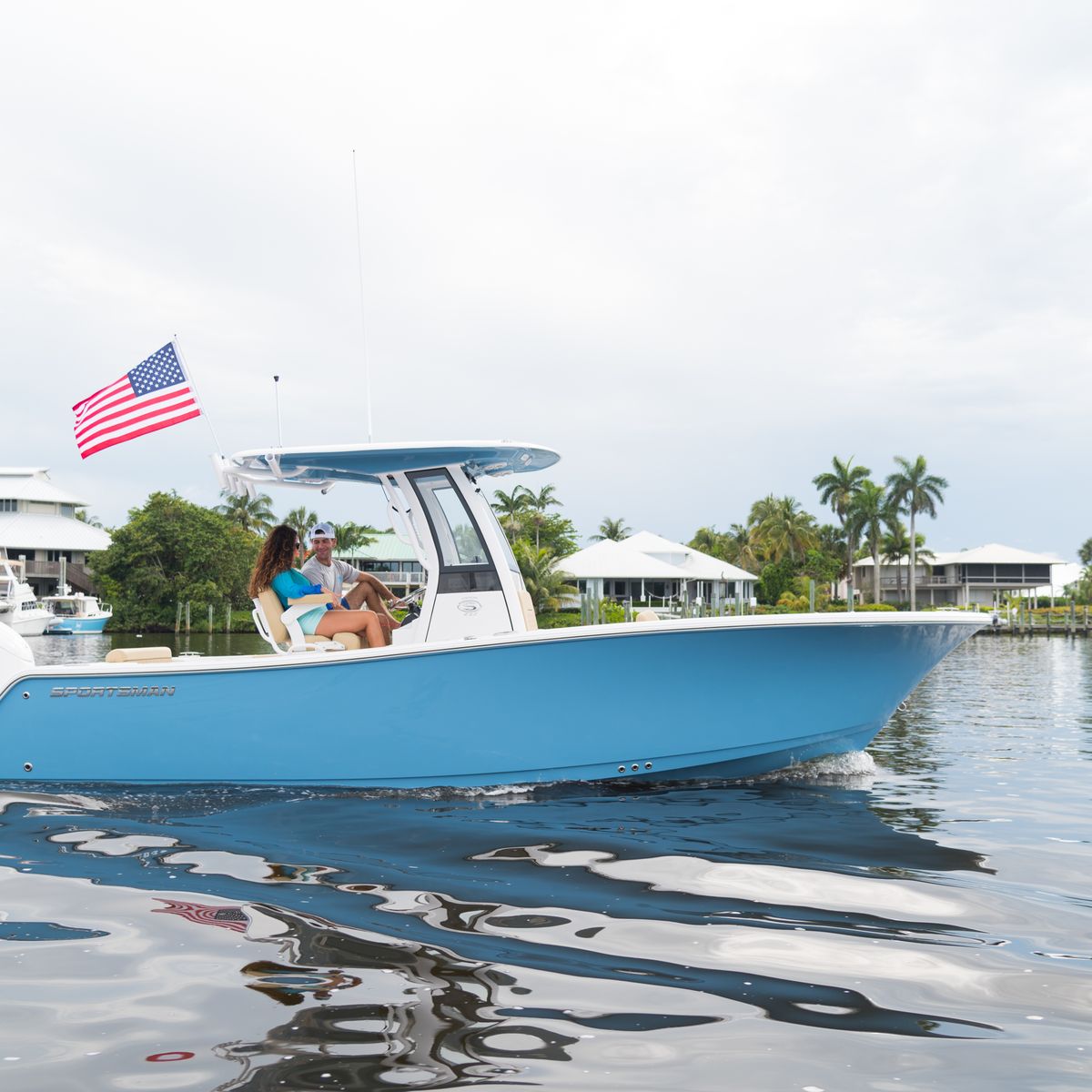 Open 232 Center Console · Features