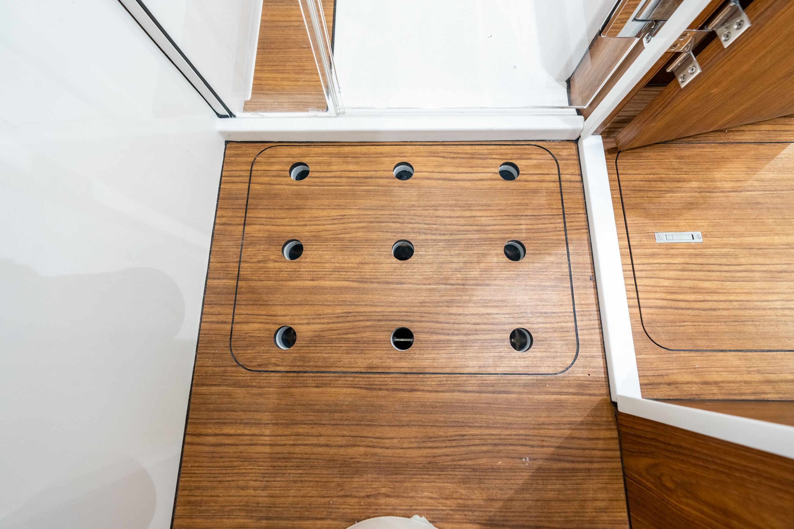 Detail image of Additional In-Floor Vertical Rod Holders