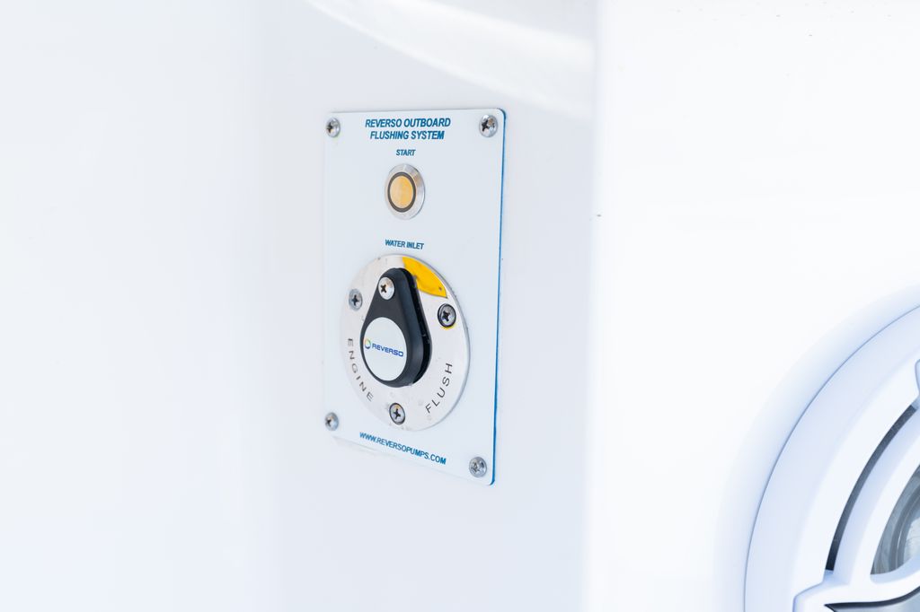Detail image of Reverso Automatic Outboard Flushing System