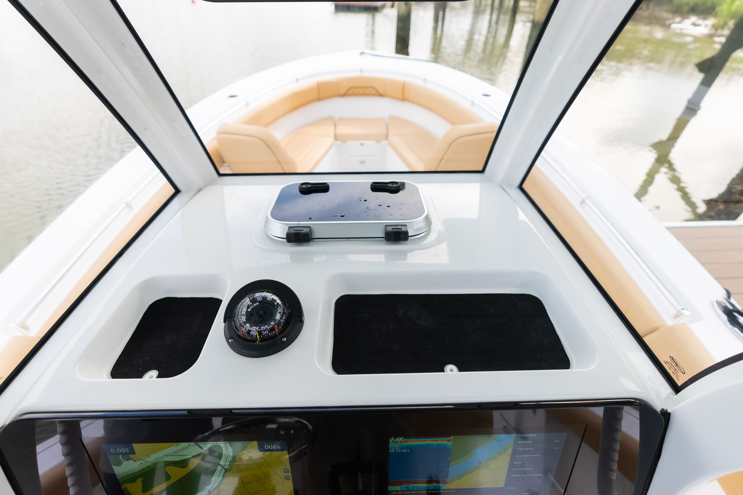 Open 282 Center Console · Features Sportsman Boats