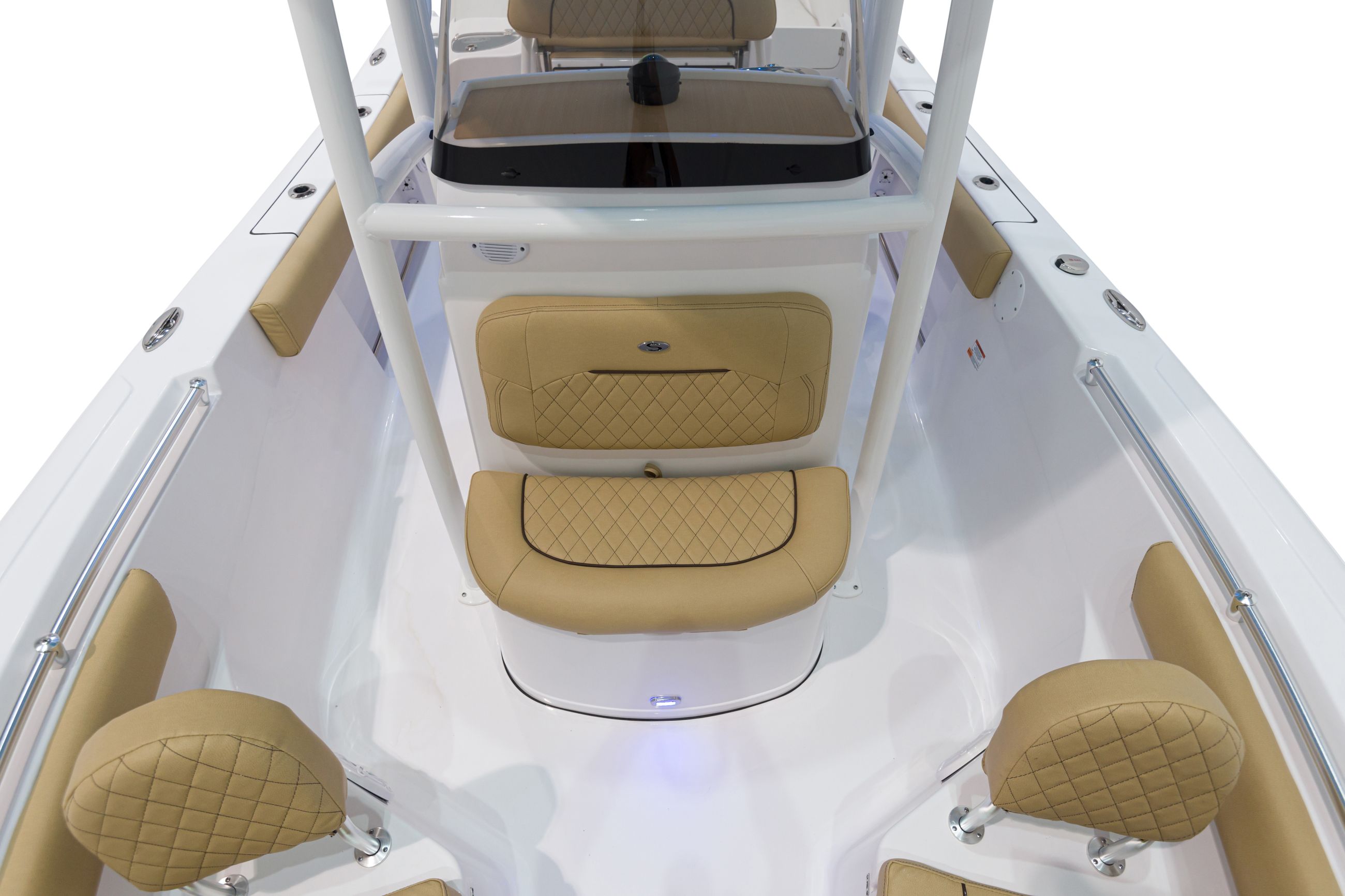 Open 212 Center Console · Features