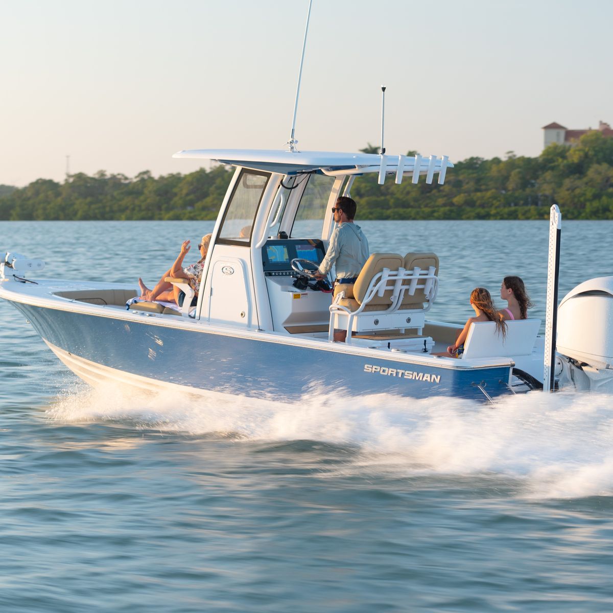 Masters 247OE Bay Boat · Features | Sportsman Boats