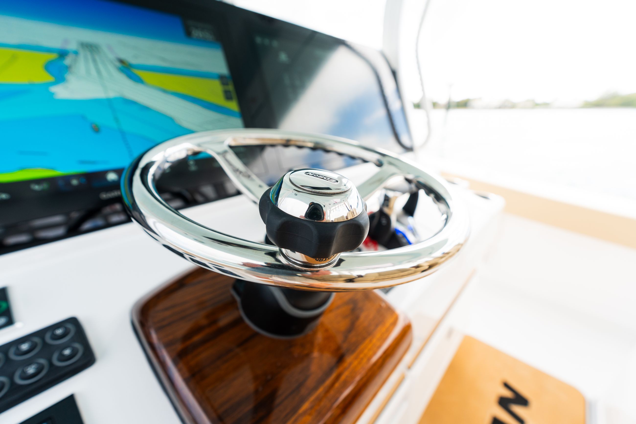 Detail image of Edson 13” SS Comfort Grip Steering Wheel w/ PowerKnob