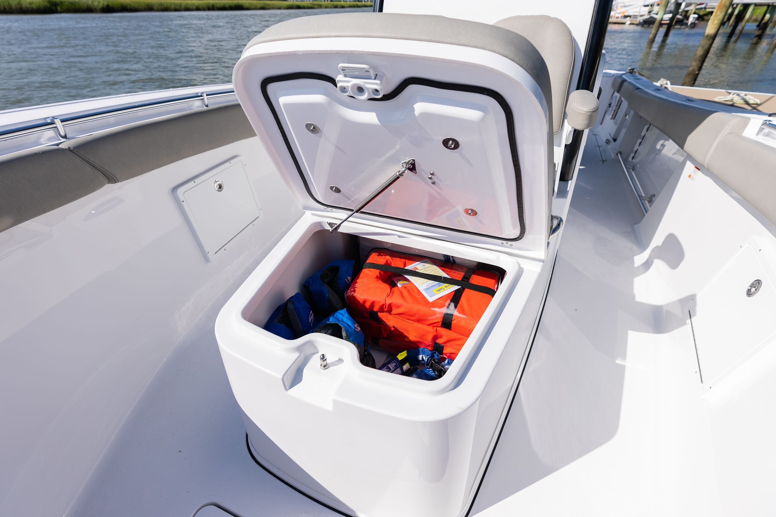 Open 282TE Center Console · Features Sportsman Boats