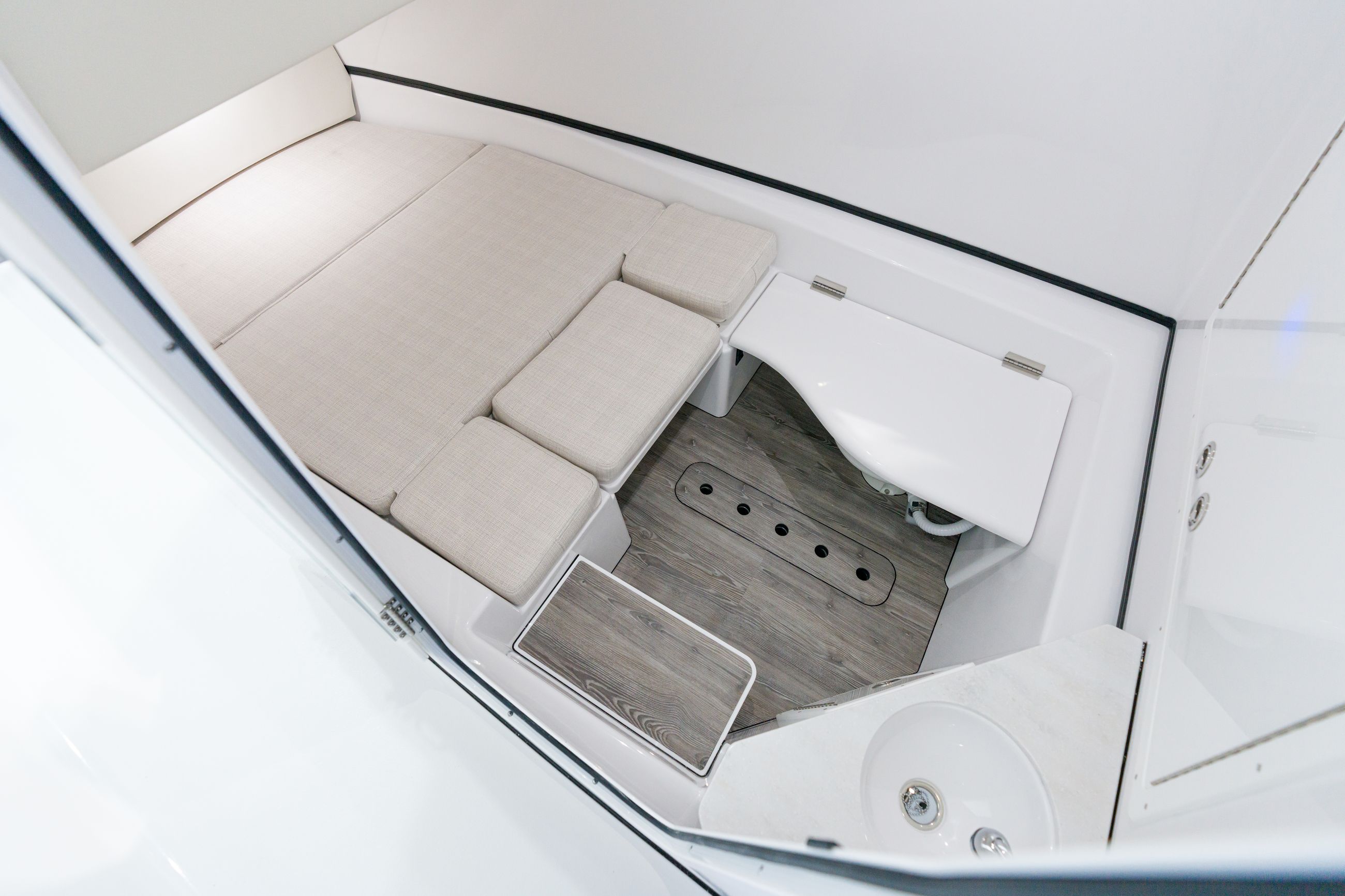 Detail image of Enclosed Head w/ Berth