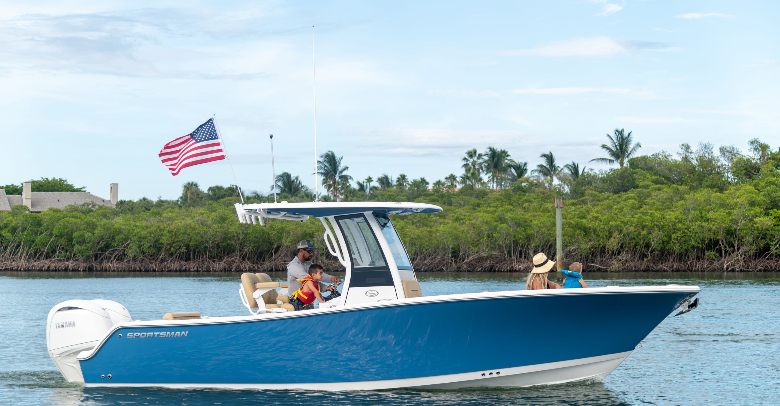 Large detail image of the Open 252 Center Console