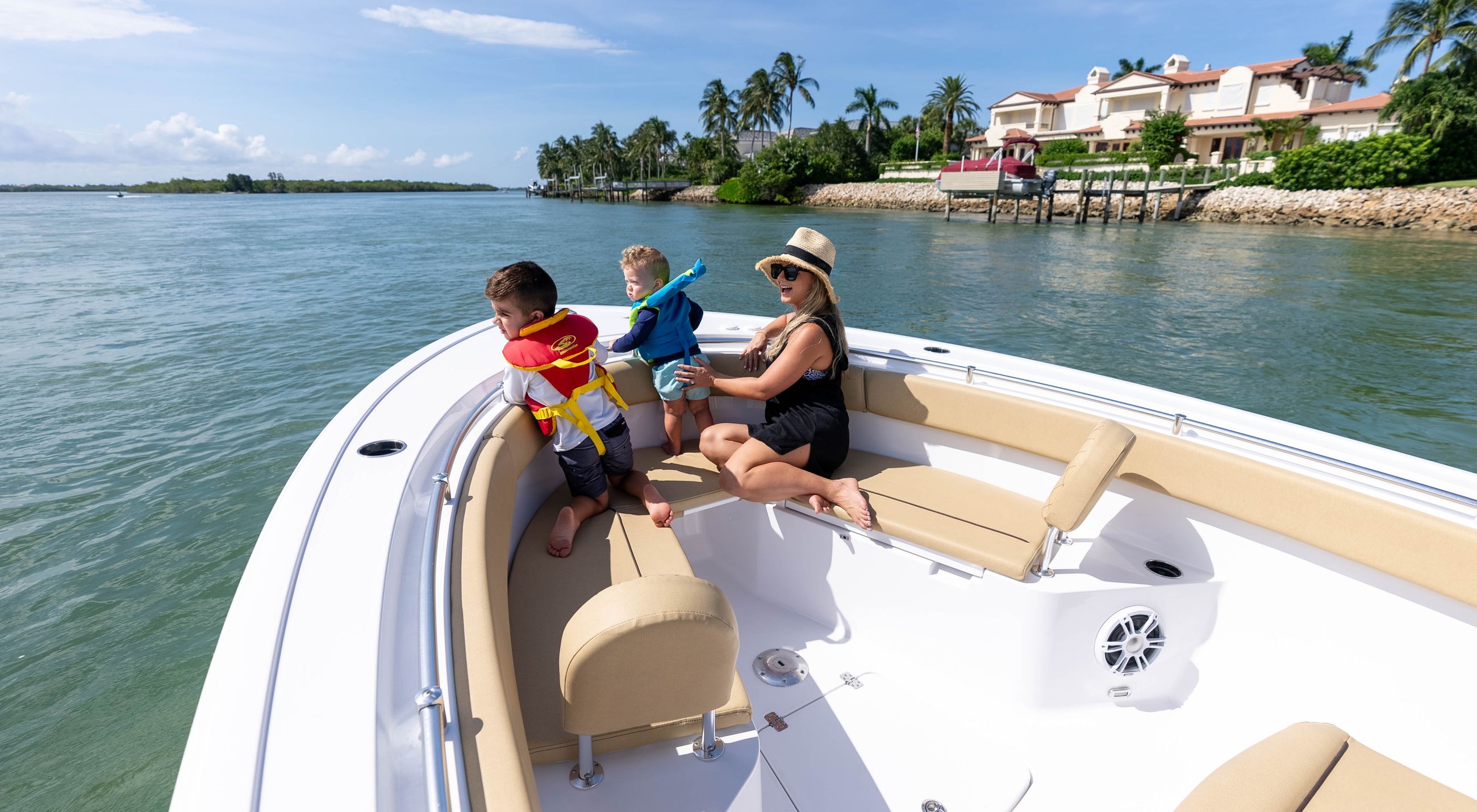 Standard features for the 252-center-console