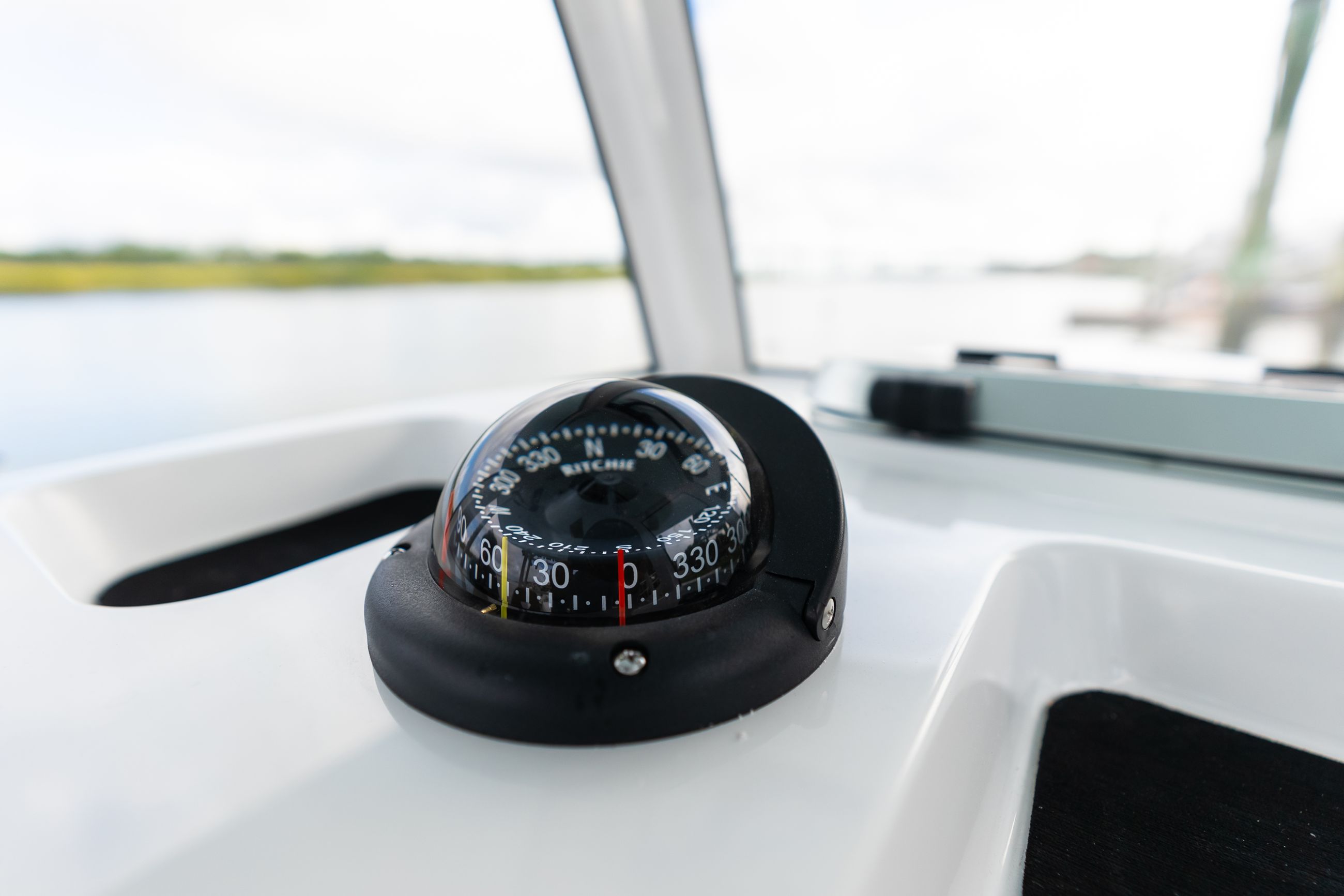 Open 282 Center Console · Features Sportsman Boats