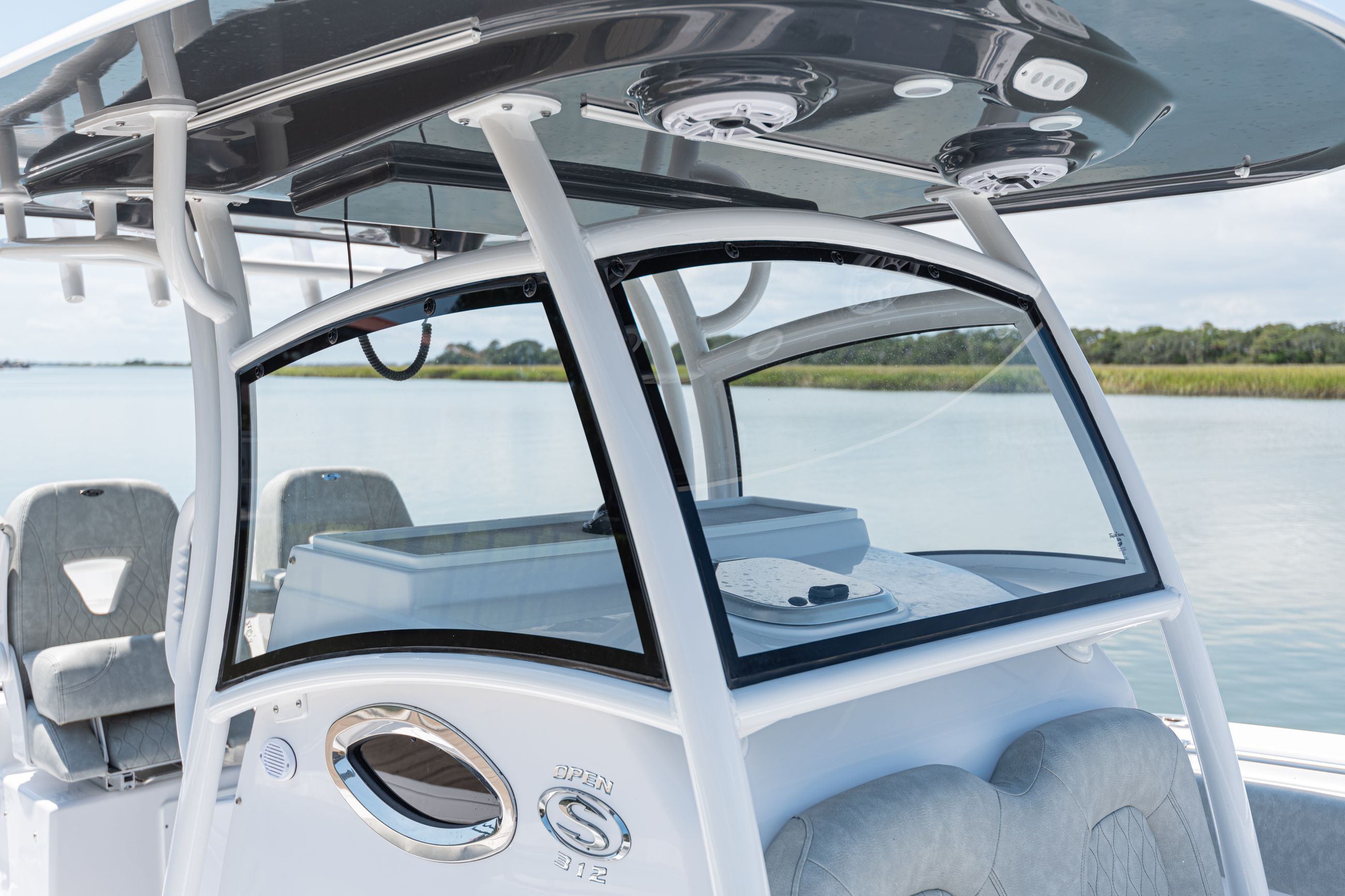 Open 312 Center Console · Features Sportsman Boats