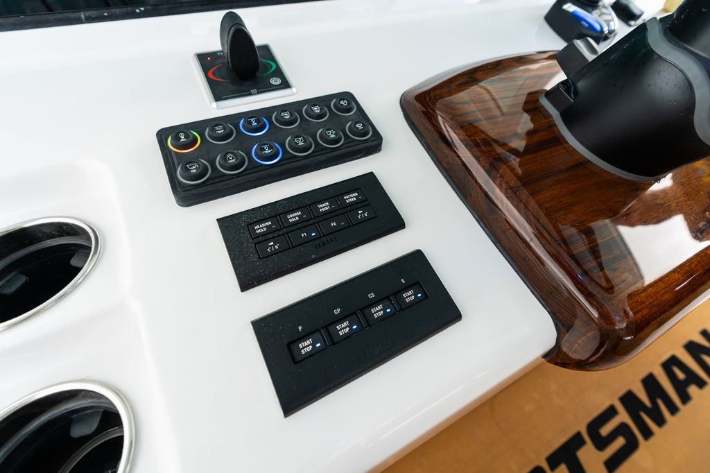Detail image of Yamaha Auto Pilot