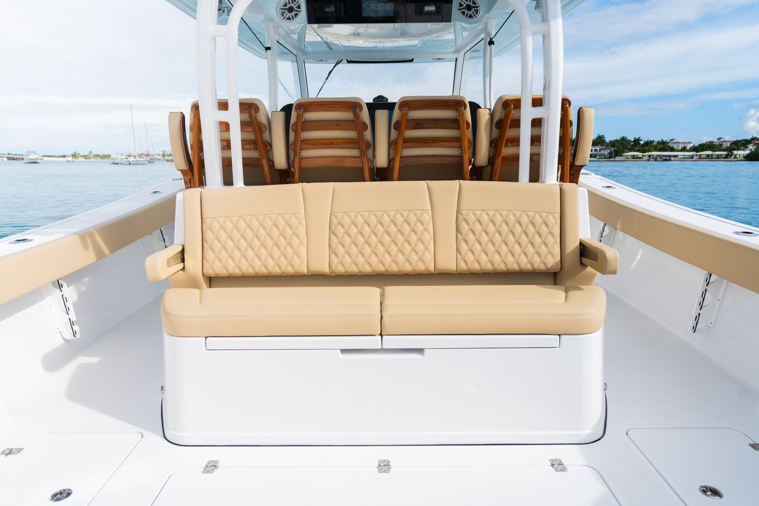 Detail image of Fiberglass Leaning Post w/ Mezzanine Rear Facing Seat