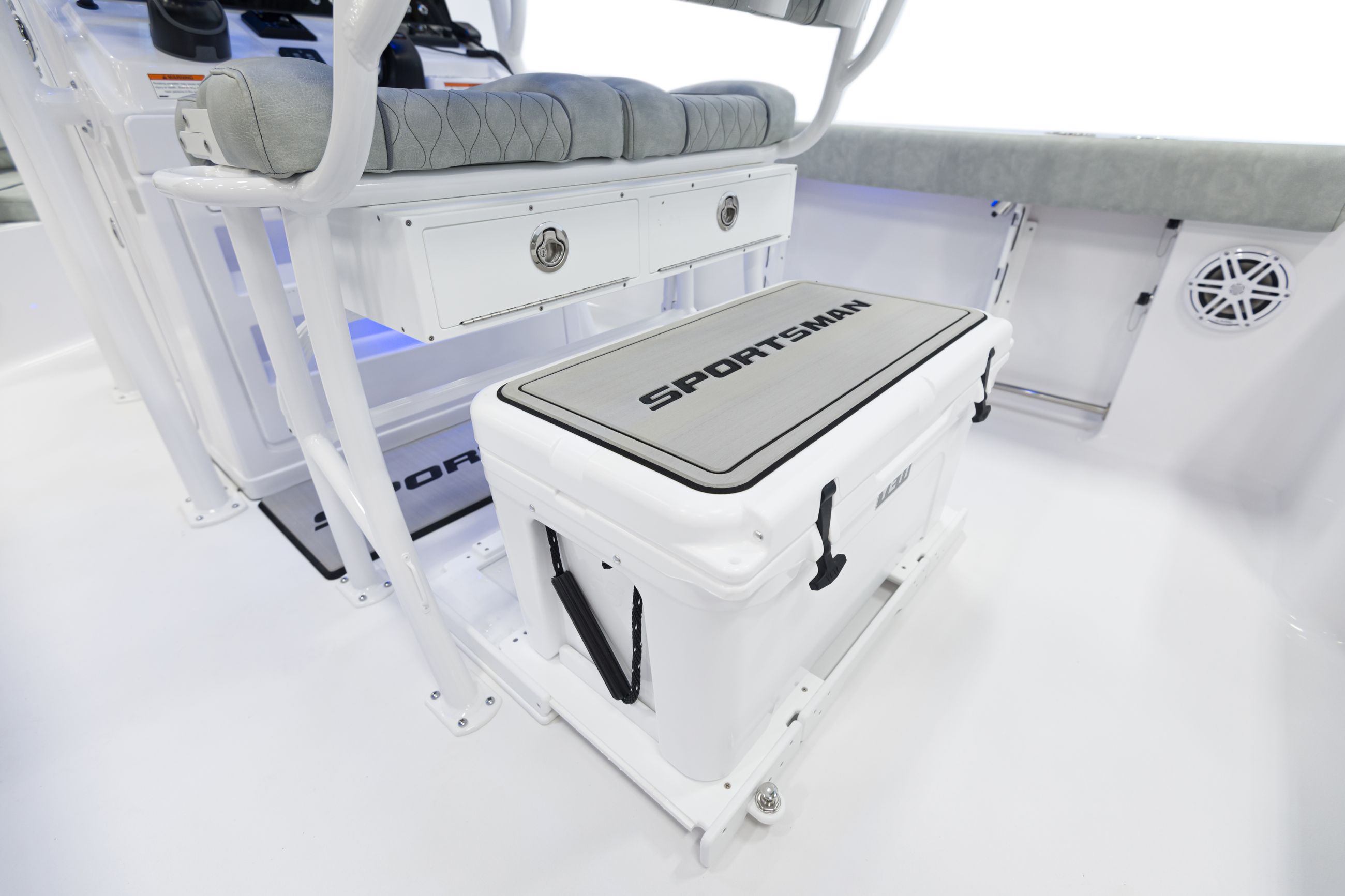 Open 232 Center Console · Options Sportsman Boats