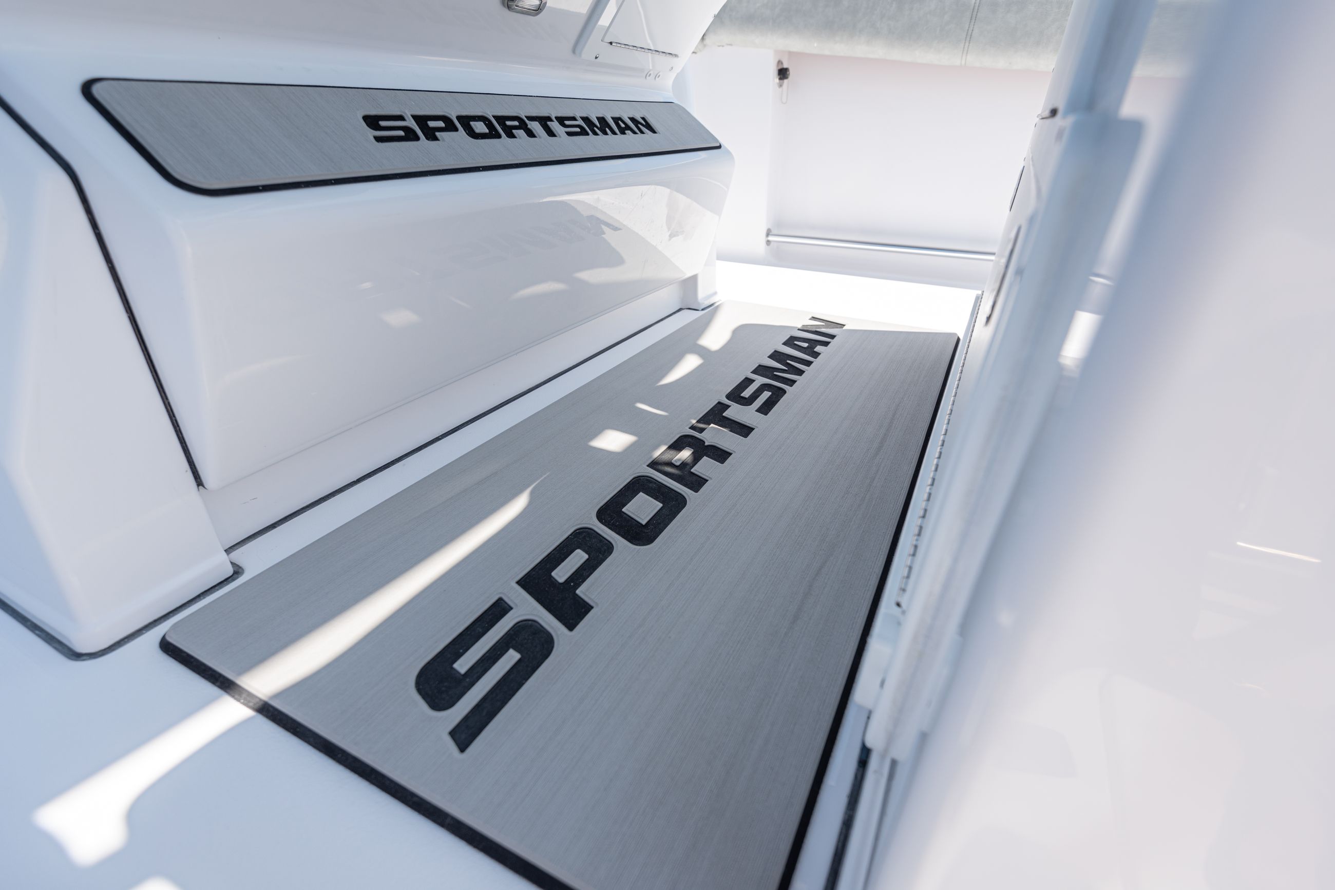 Open 312 Center Console · Features Sportsman Boats