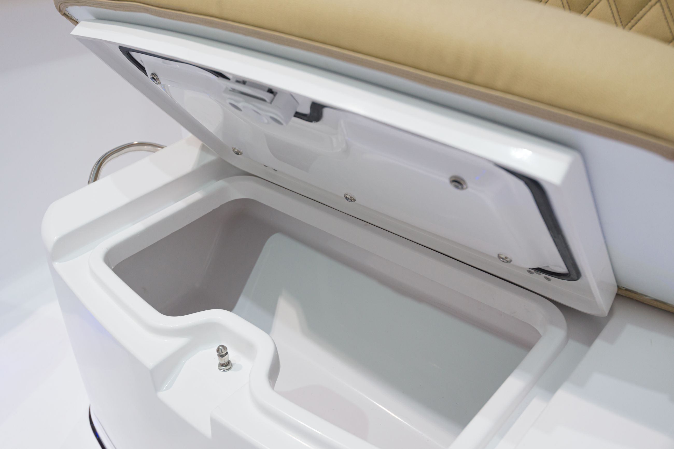 Open 302 Center Console · Features Sportsman Boats