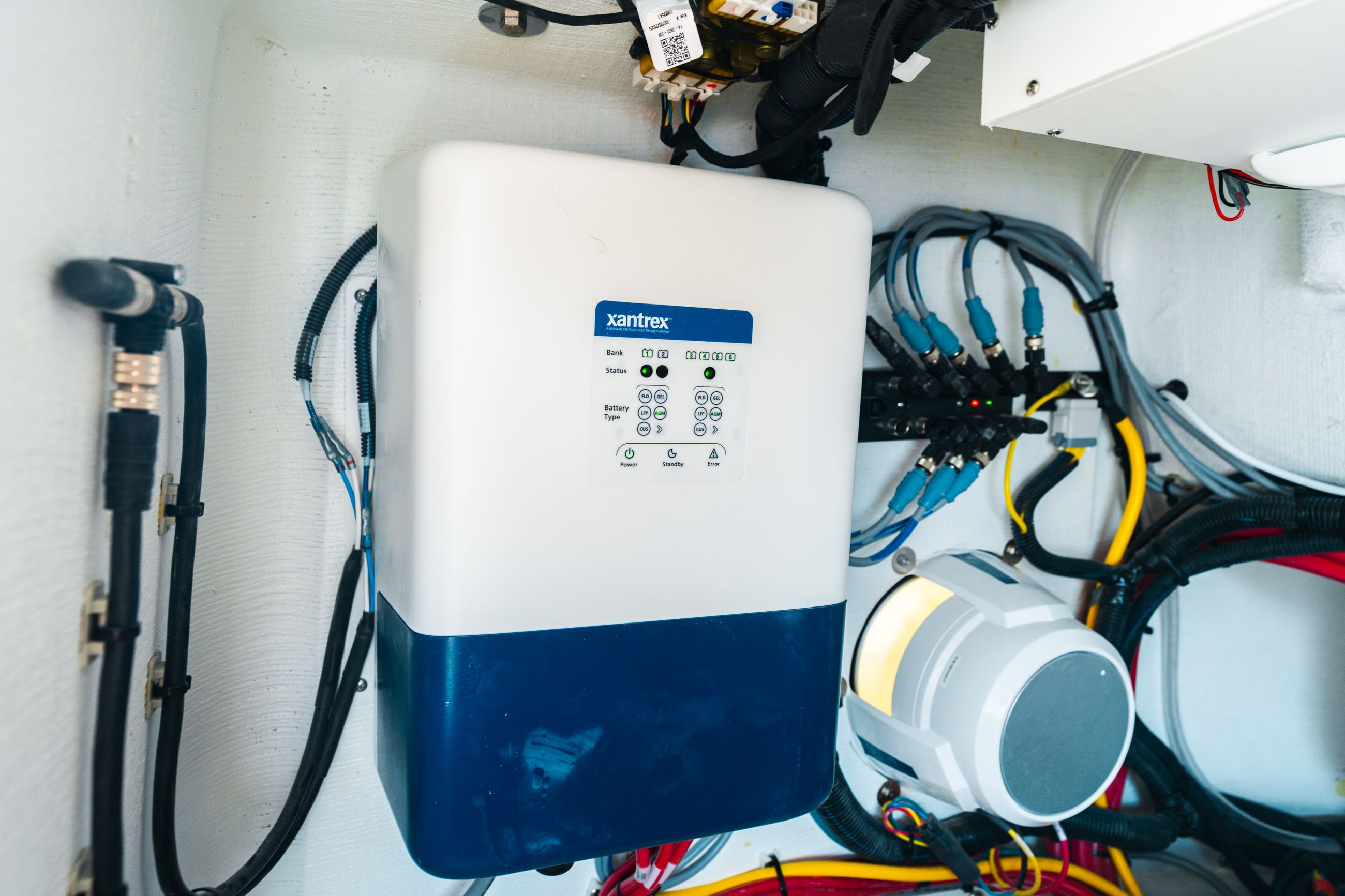 Detail image of Xantrex XPLORE 120/12 Battery Charger