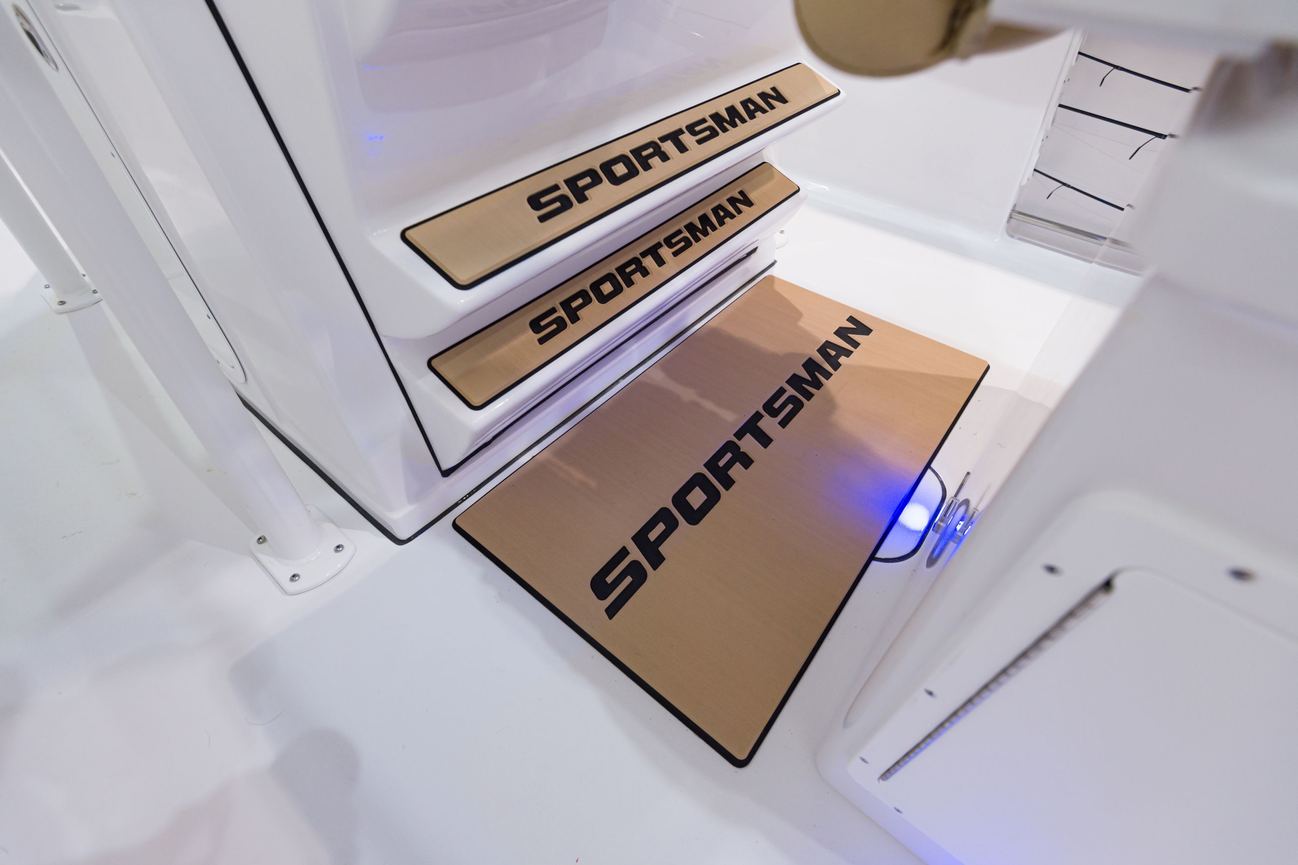 Heritage 251 Center Console · Features Sportsman Boats