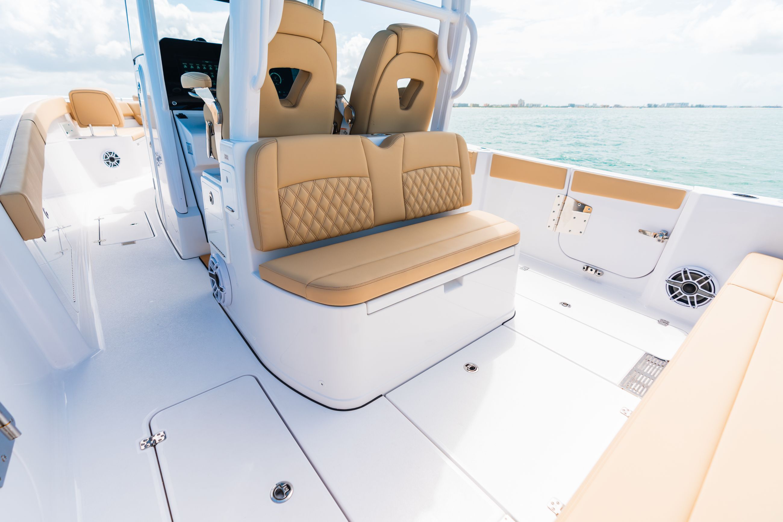 Detail image of Fiberglass Leaning Post w/ Mezzanine Rear Facing Seat