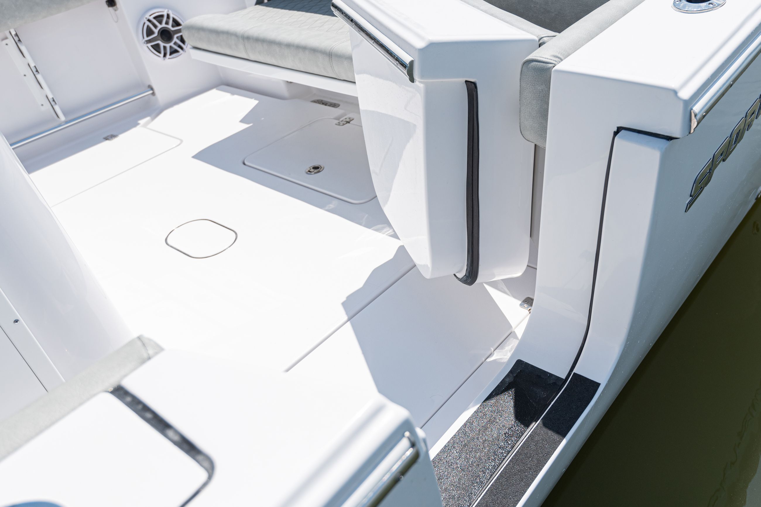 Open 312 Center Console · Features Sportsman Boats