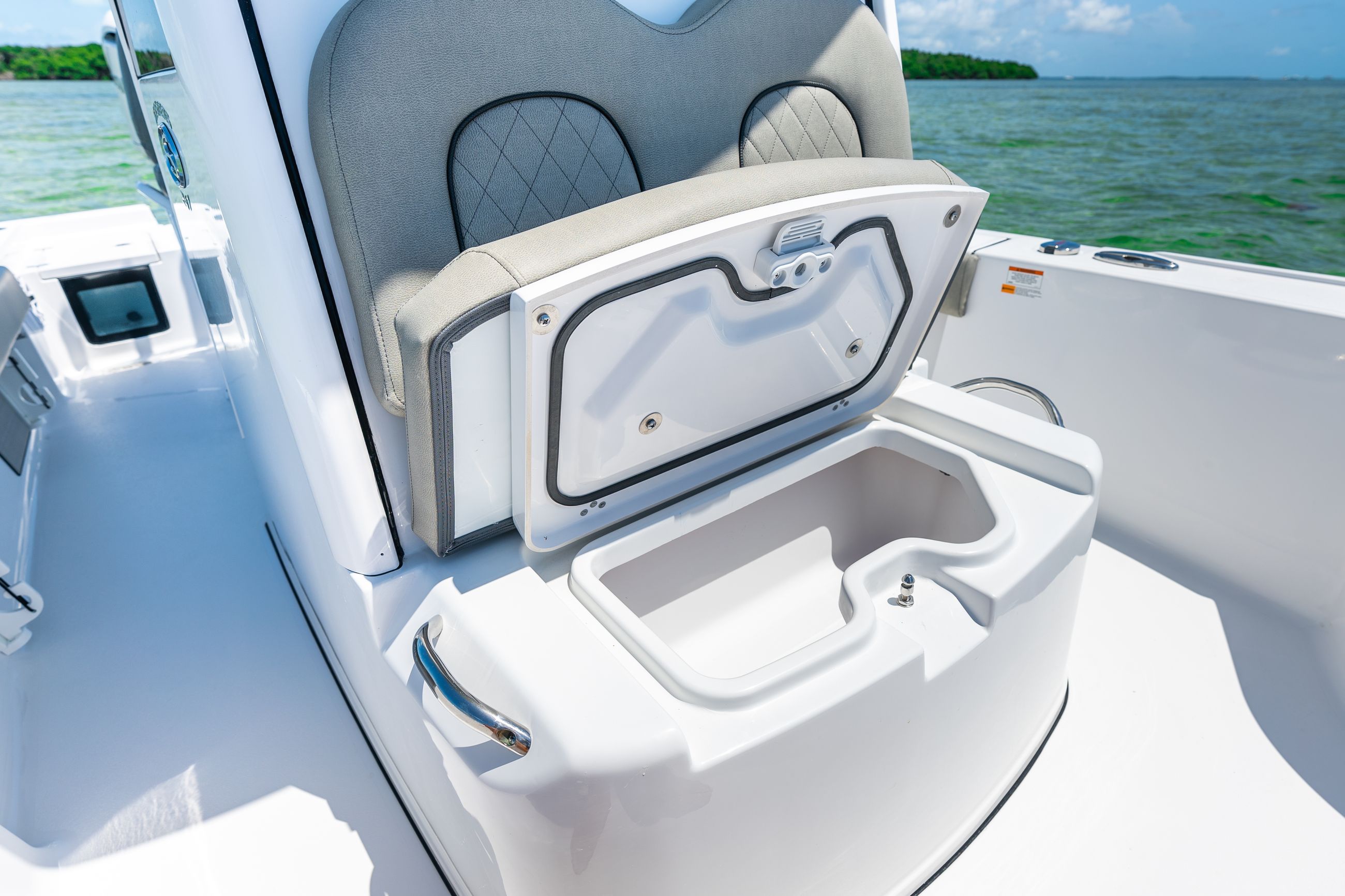 Masters 247 Bay Boat · Features Sportsman Boats
