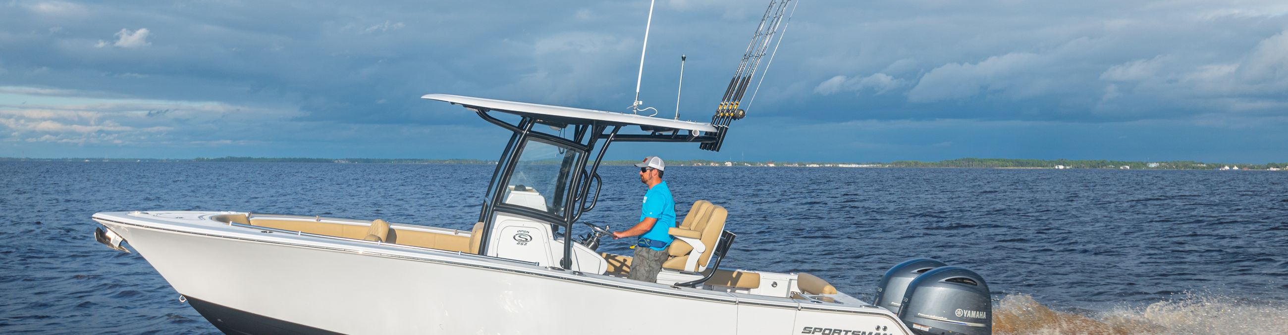 Open 252 Center Console Side profile image