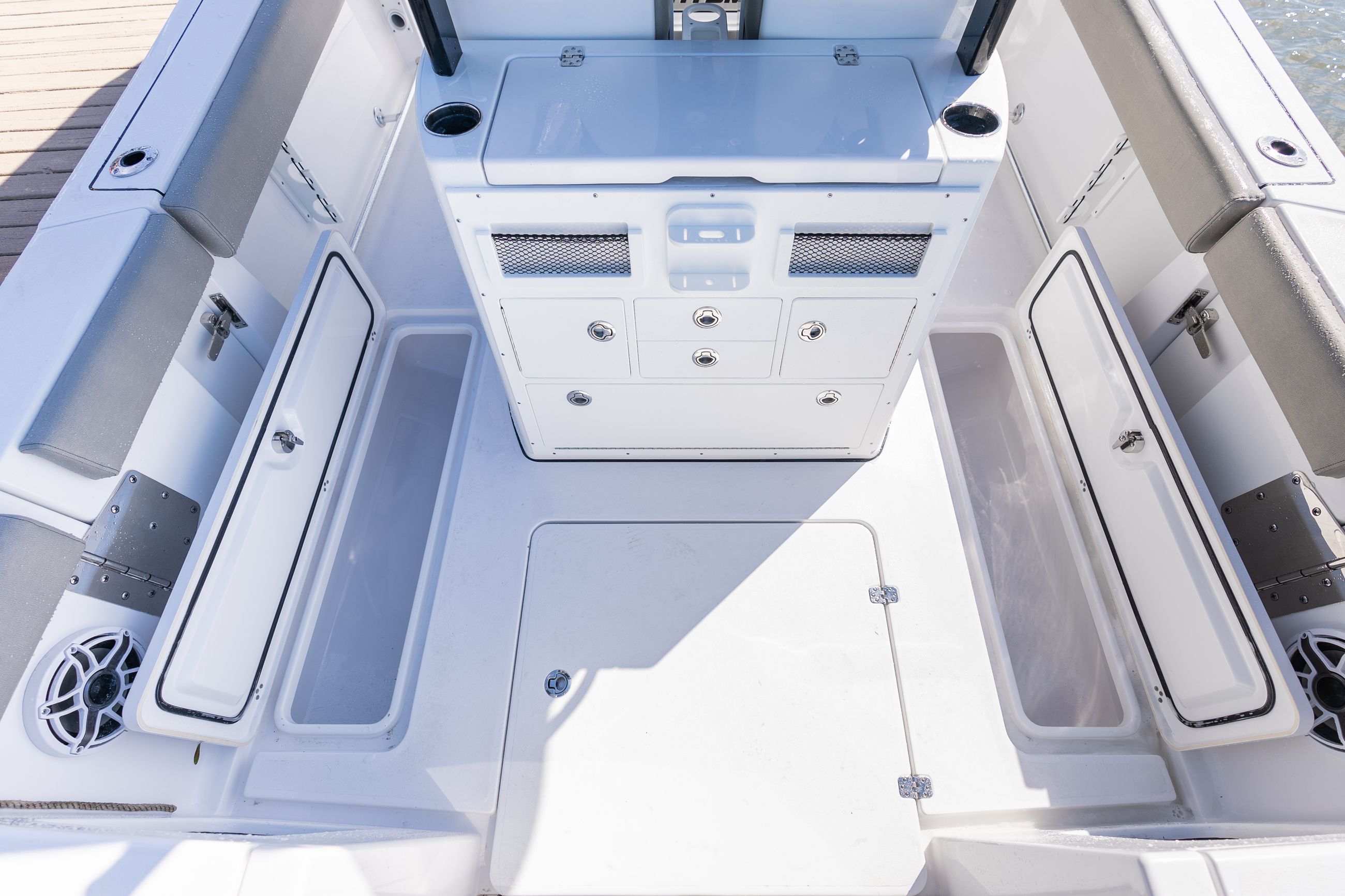 Open 282TE Center Console · Features Sportsman Boats