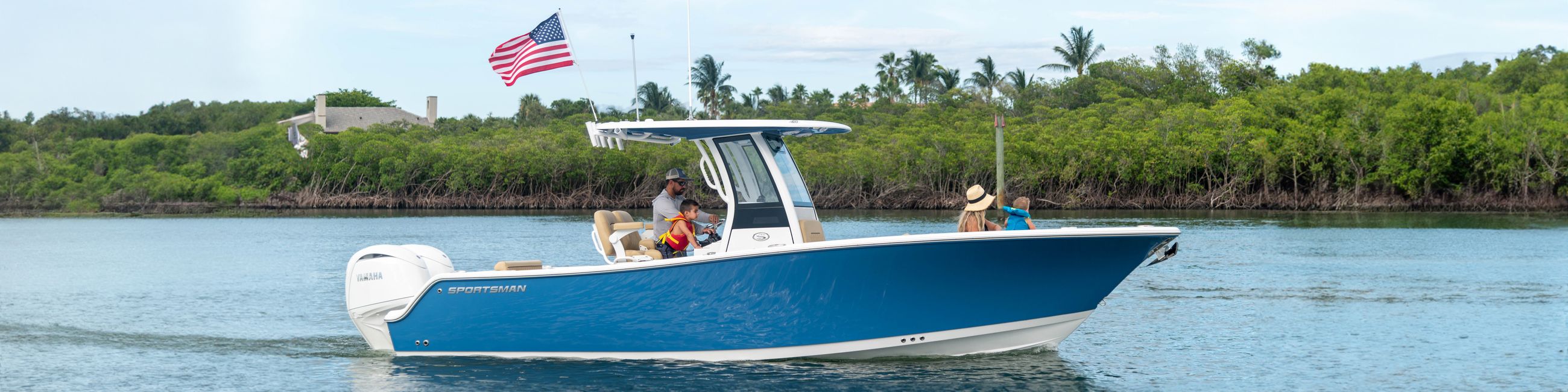 Open 252 Center Console Side profile image