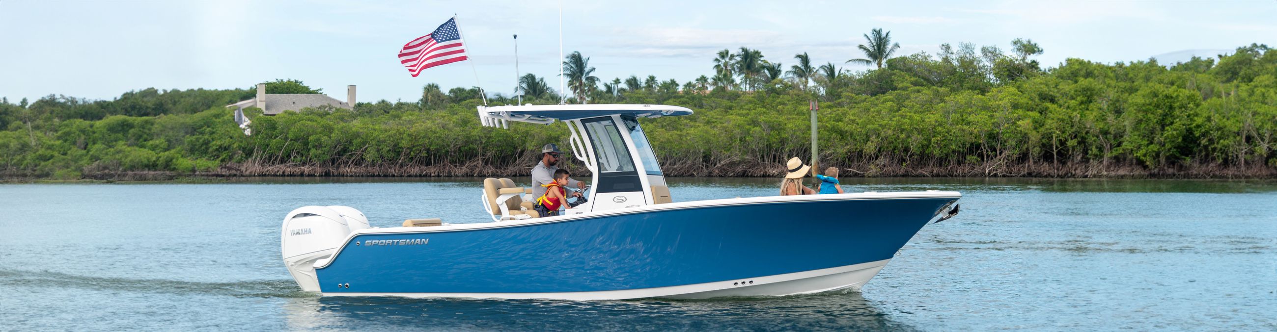 Open 252 Center Console · Features