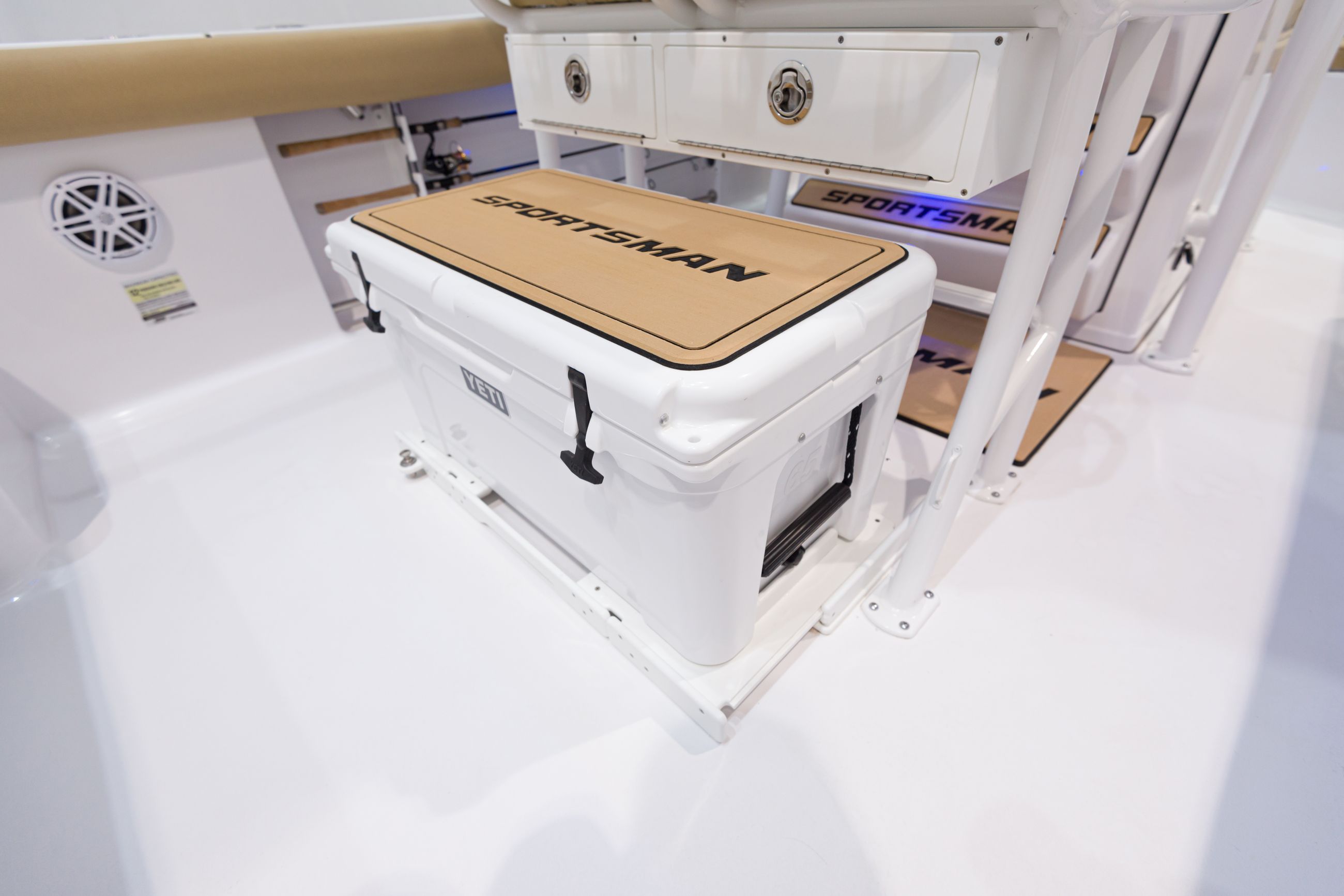 Detail image of Under Leaning Post Space