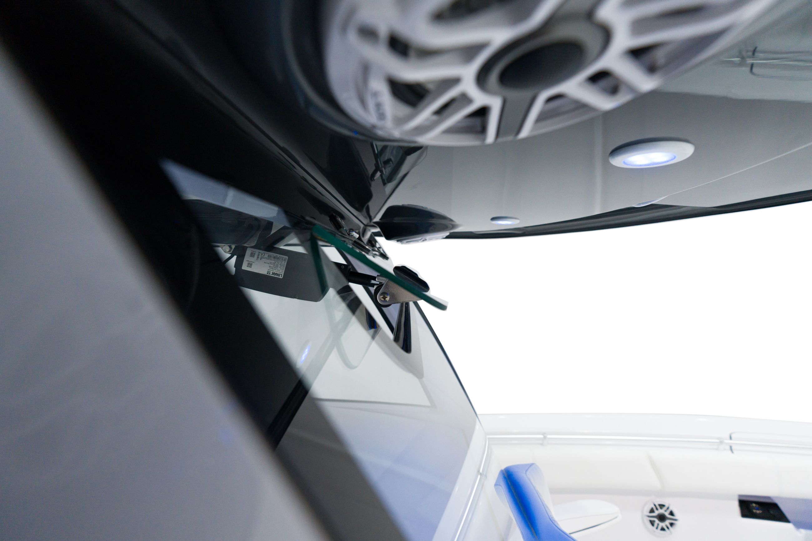 Detail image of Integrated Tempered Glass Windshield w/ Actuated Vent