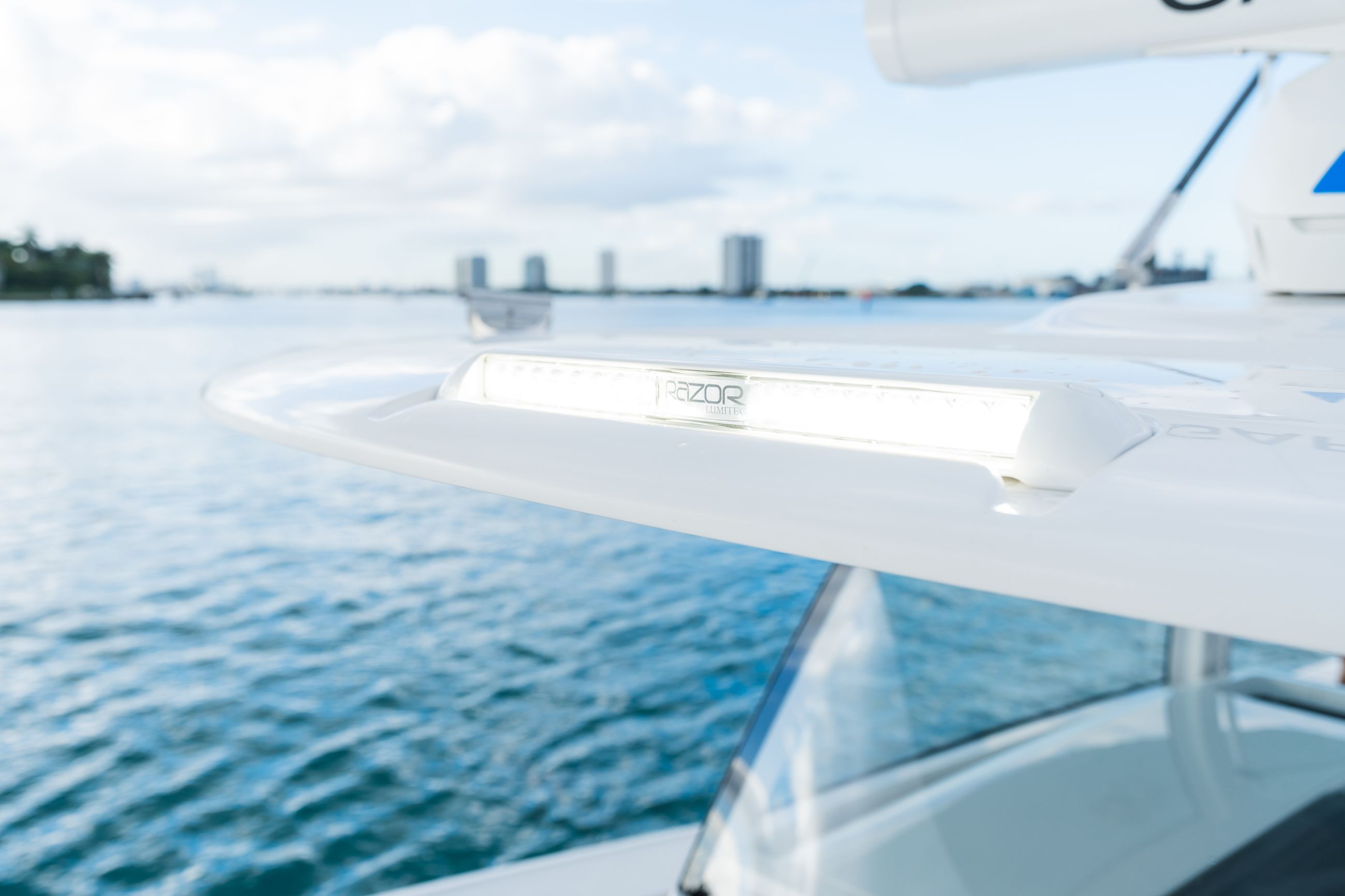 Detail image of Front Lumitec 18” Razor Spot Light Bar