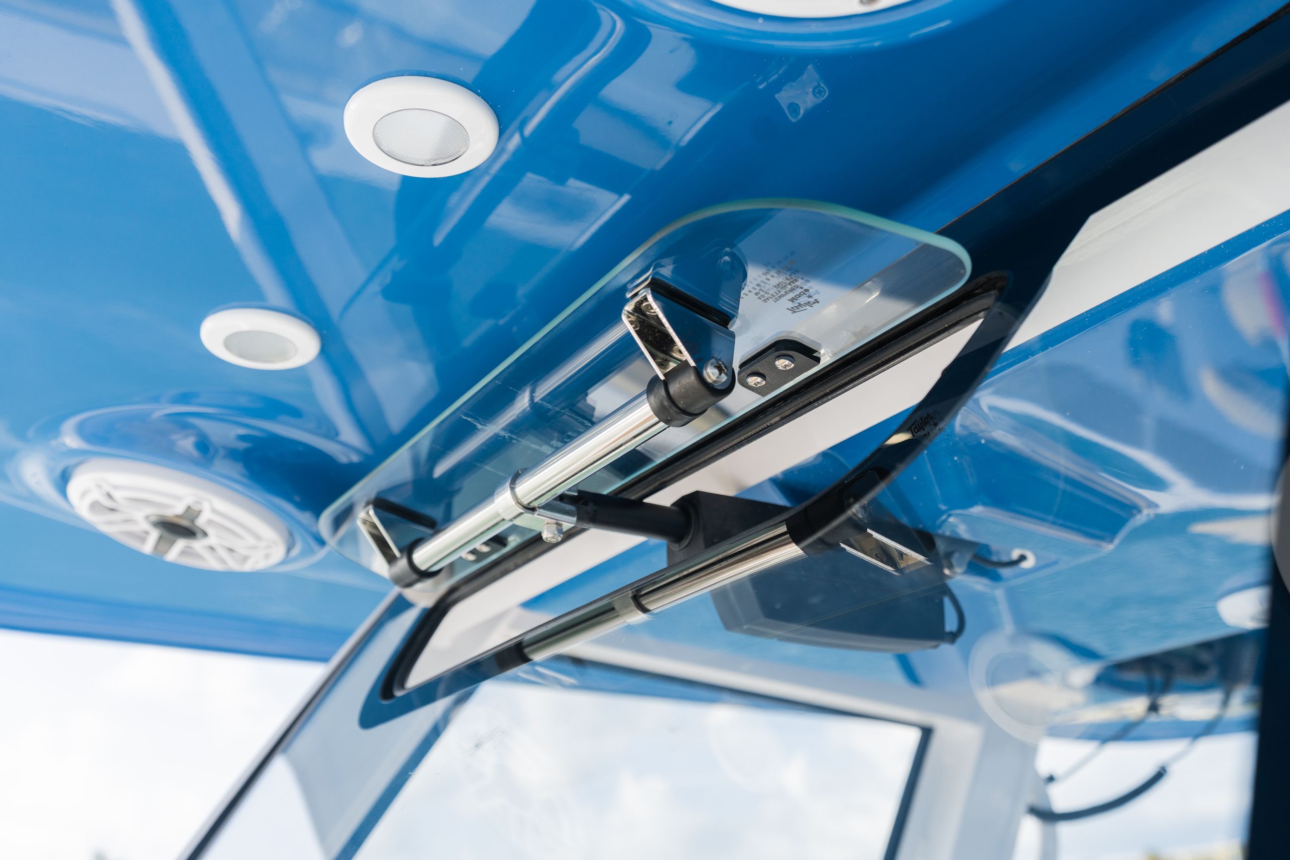Detail image of Integrated Tempered Glass Windshield w/ Actuated Vent