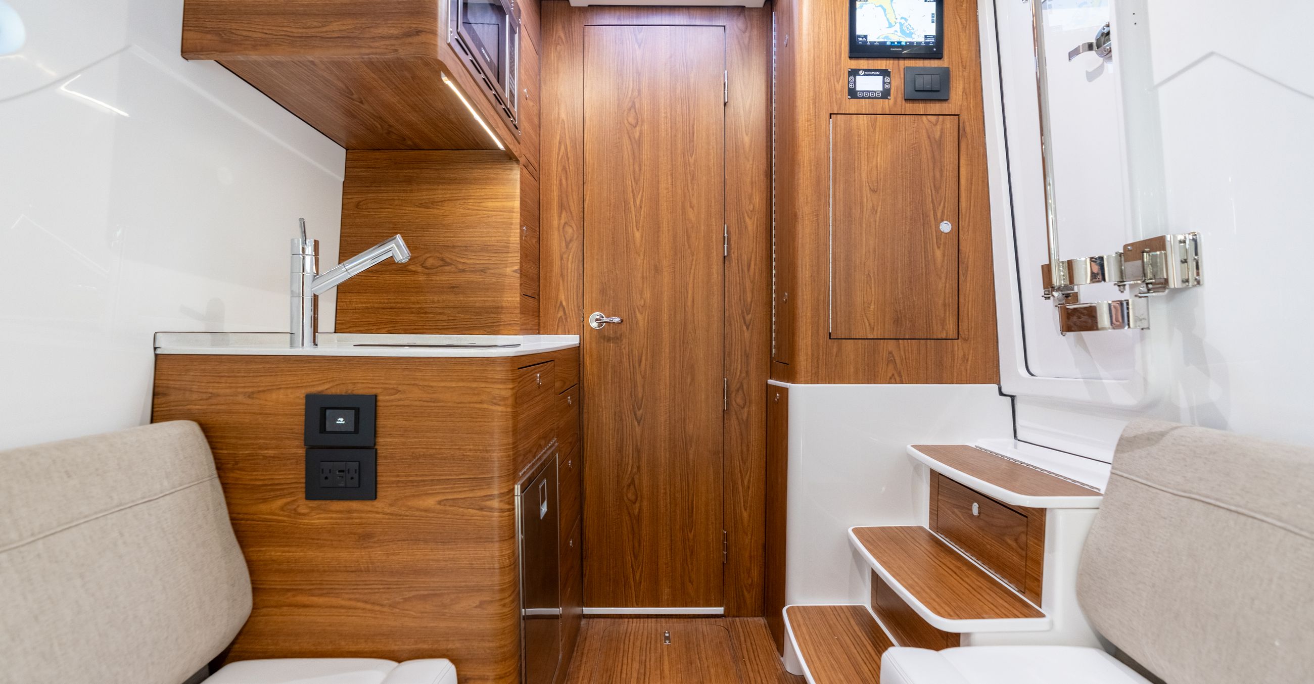 Large detail image of the Open 402 Center Console